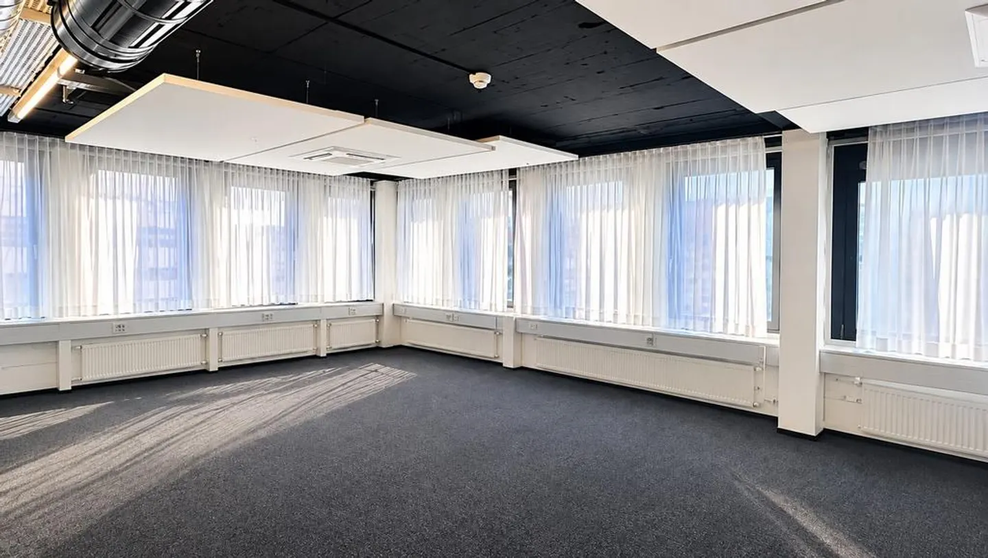 Spazio ufficio in una posizione centrale - Foto 4 di 5