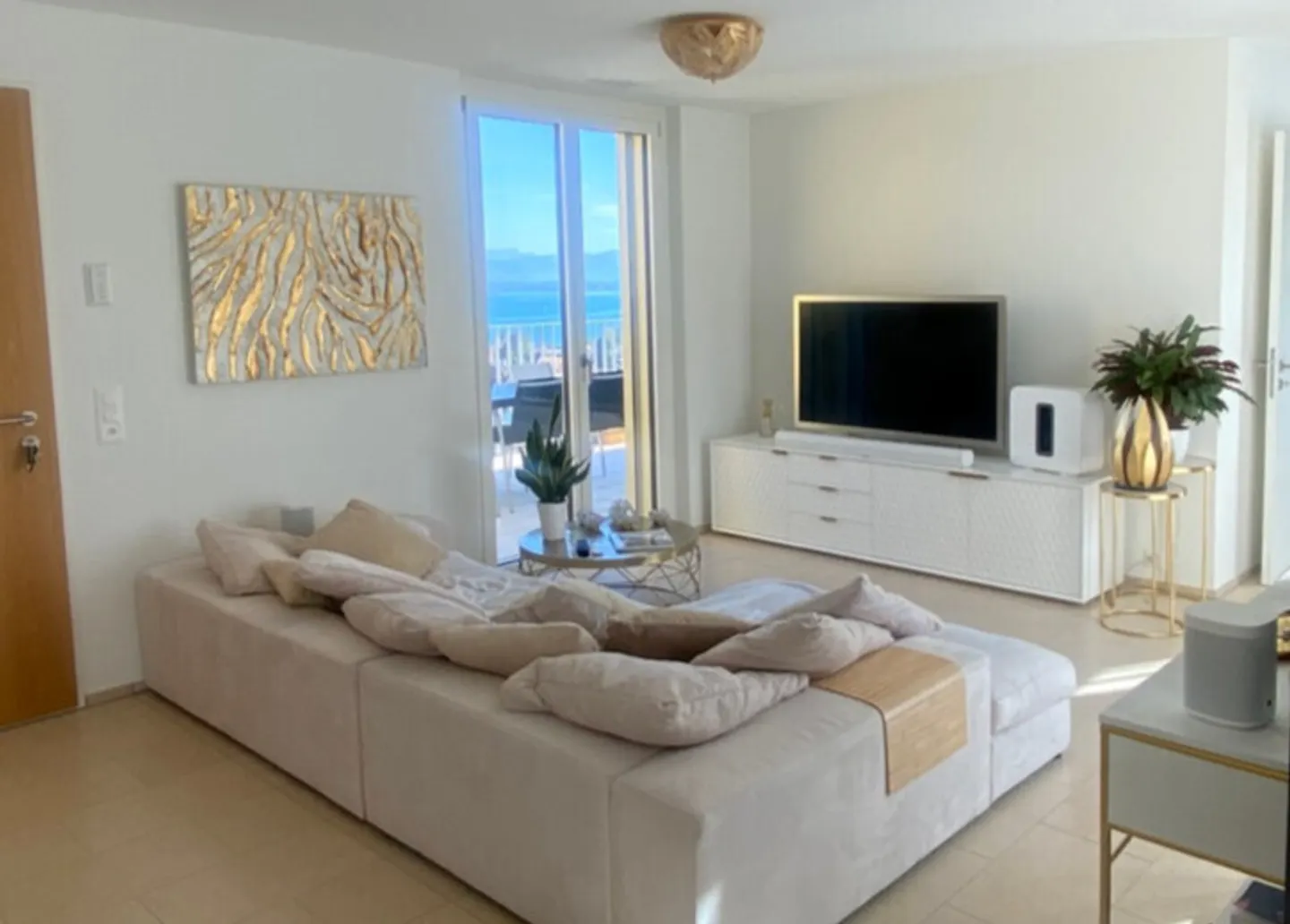Stunning Attic Apartment with Views - Photo 2 of 10