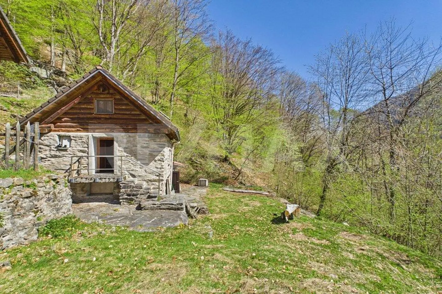 An authentic rustic to live the Maggia Valley - Photo 3 of 13