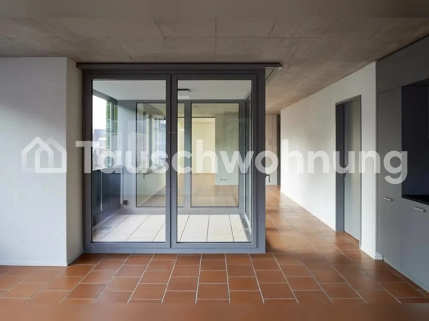 Bay Window Living in Lukas Hof, 2.5 Room Apartment - Photo 3 of 4