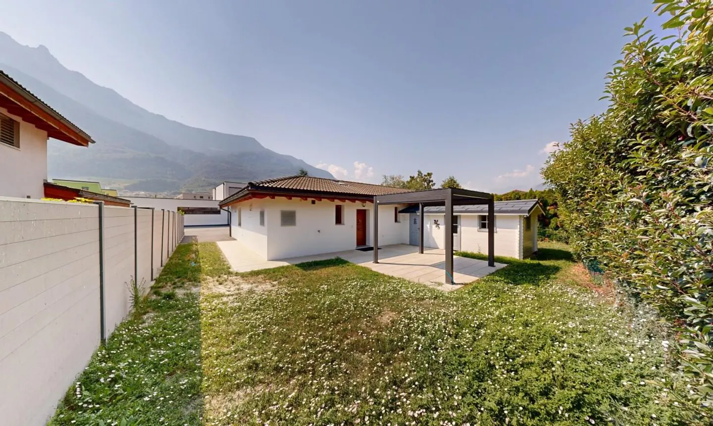 Single-storey villa in Saxon - large garden and pergola - Photo 1 of 11