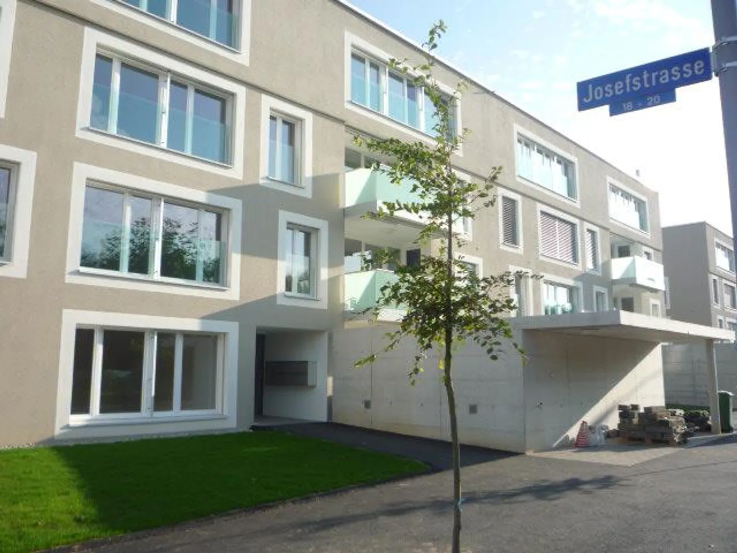 Appartamento moderno e luminoso di 3,5 stanze con area giardino - Foto 1 di 6