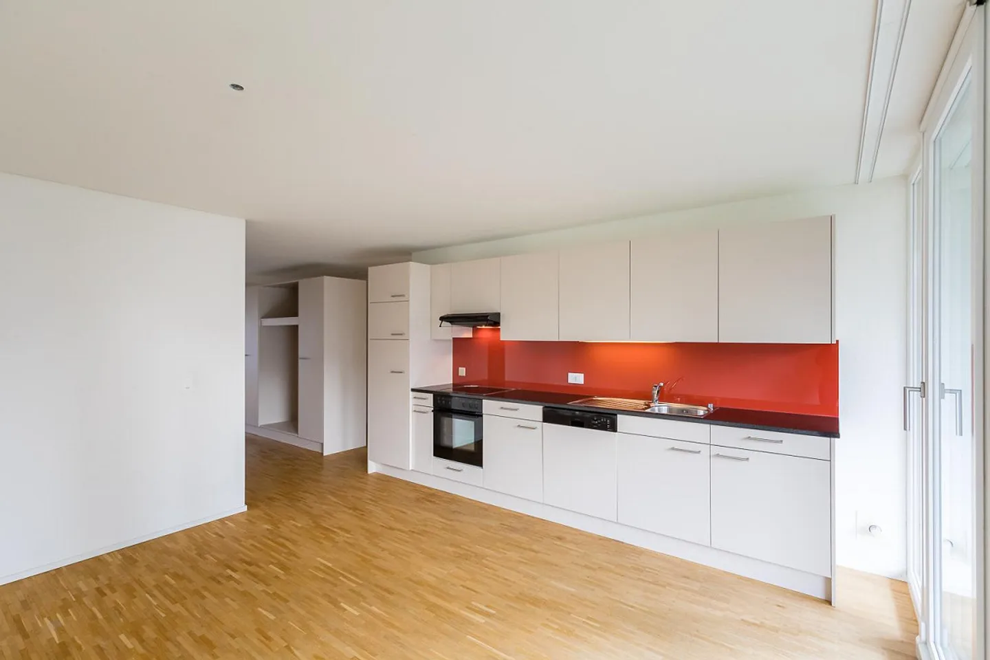 Appartamento moderno e luminoso di 3,5 stanze con area giardino - Foto 2 di 6