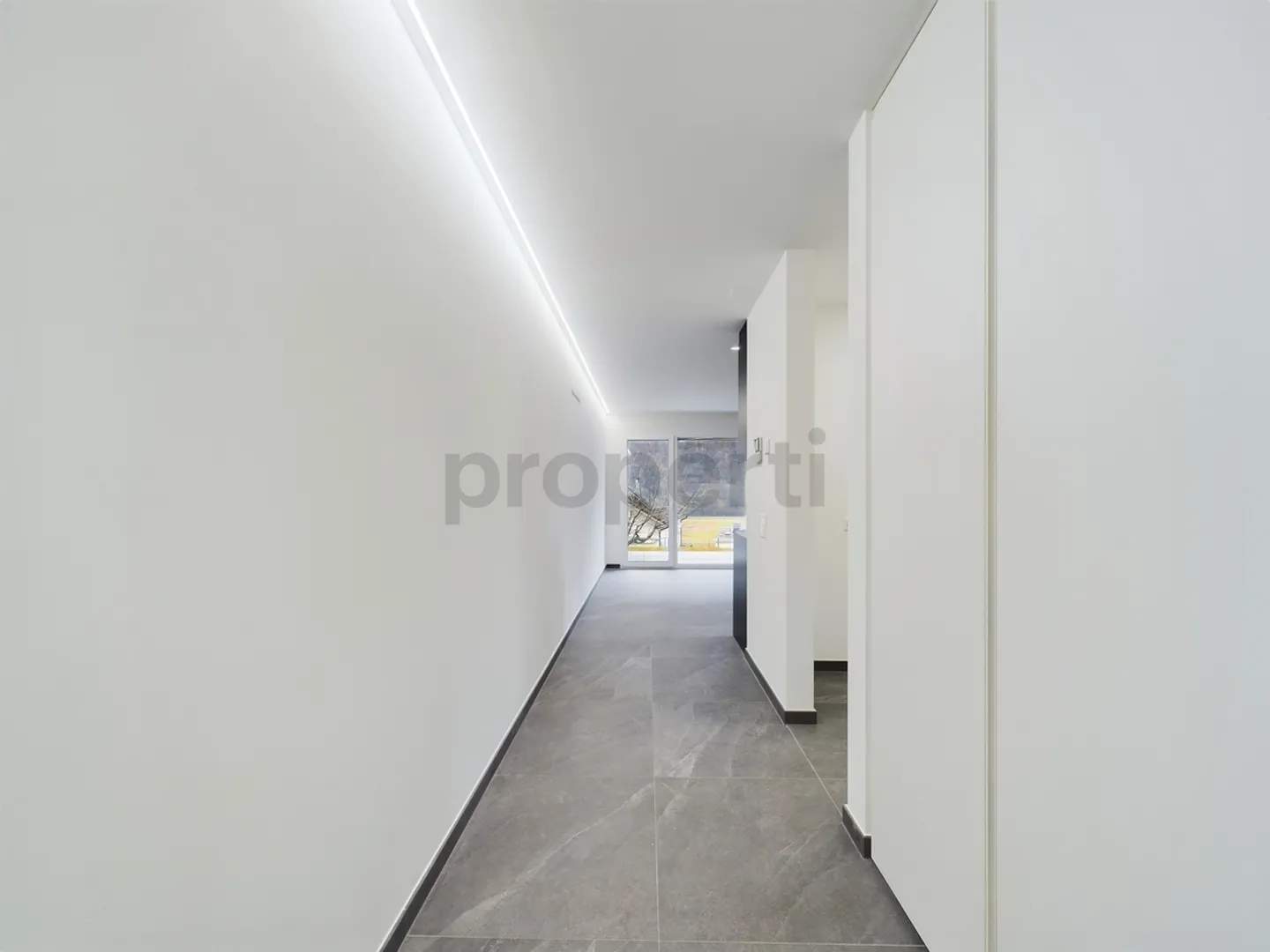 Magnifique appartement de 2,5 pièces à Lumino avec jardin et beaucoup de soleil - Photo 4 sur 8