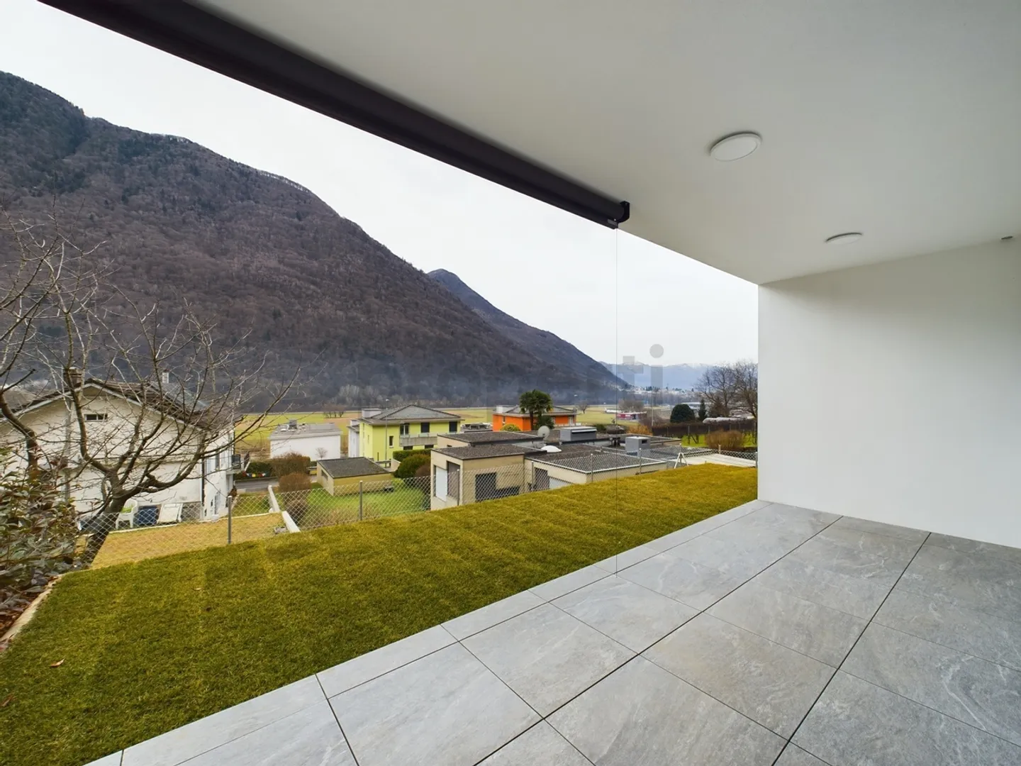 Magnifique appartement de 2,5 pièces à Lumino avec jardin et beaucoup de soleil - Photo 6 sur 8