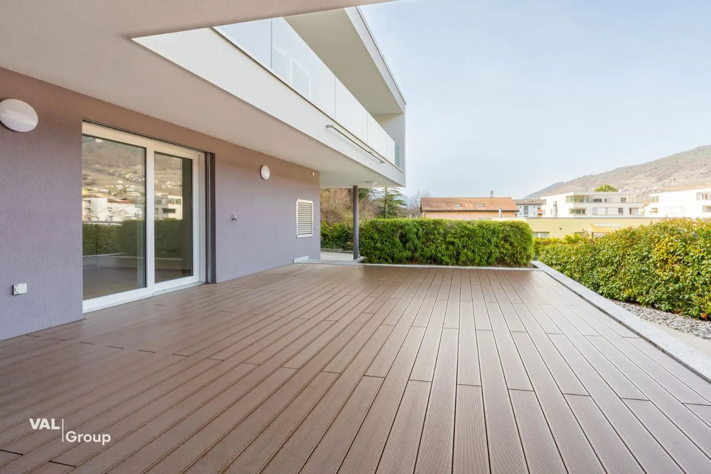 Spacious apartment in a two-unit house - Photo 2 of 13