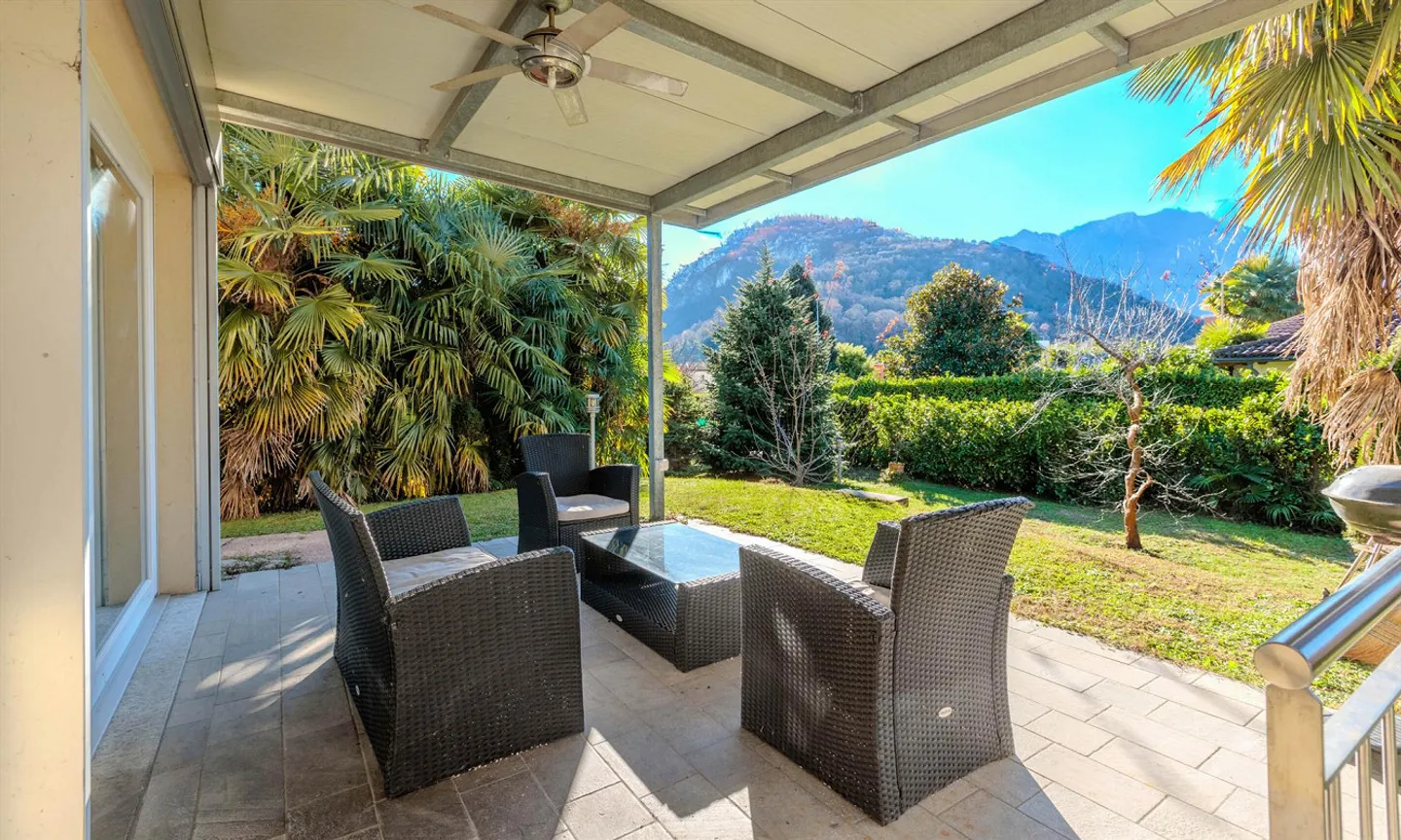 GRANDE CASA DI CAMPAGNA 6.5 CON GIARDINO A DUE PASSI DAL LAGO A CASLANO - Foto 2 di 13