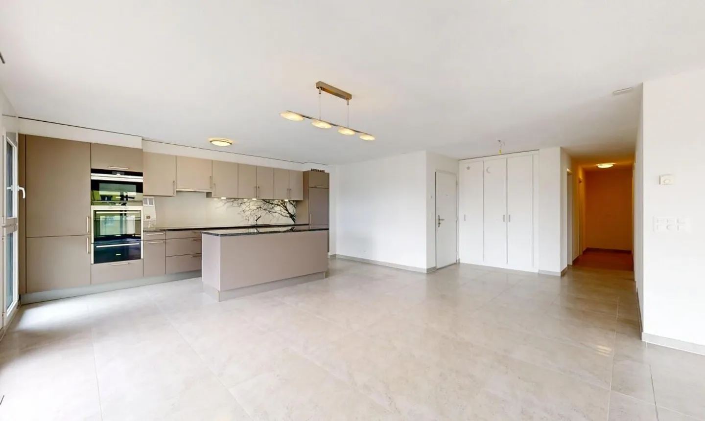 Modern Apartment with Mountain View - Photo 8 of 13