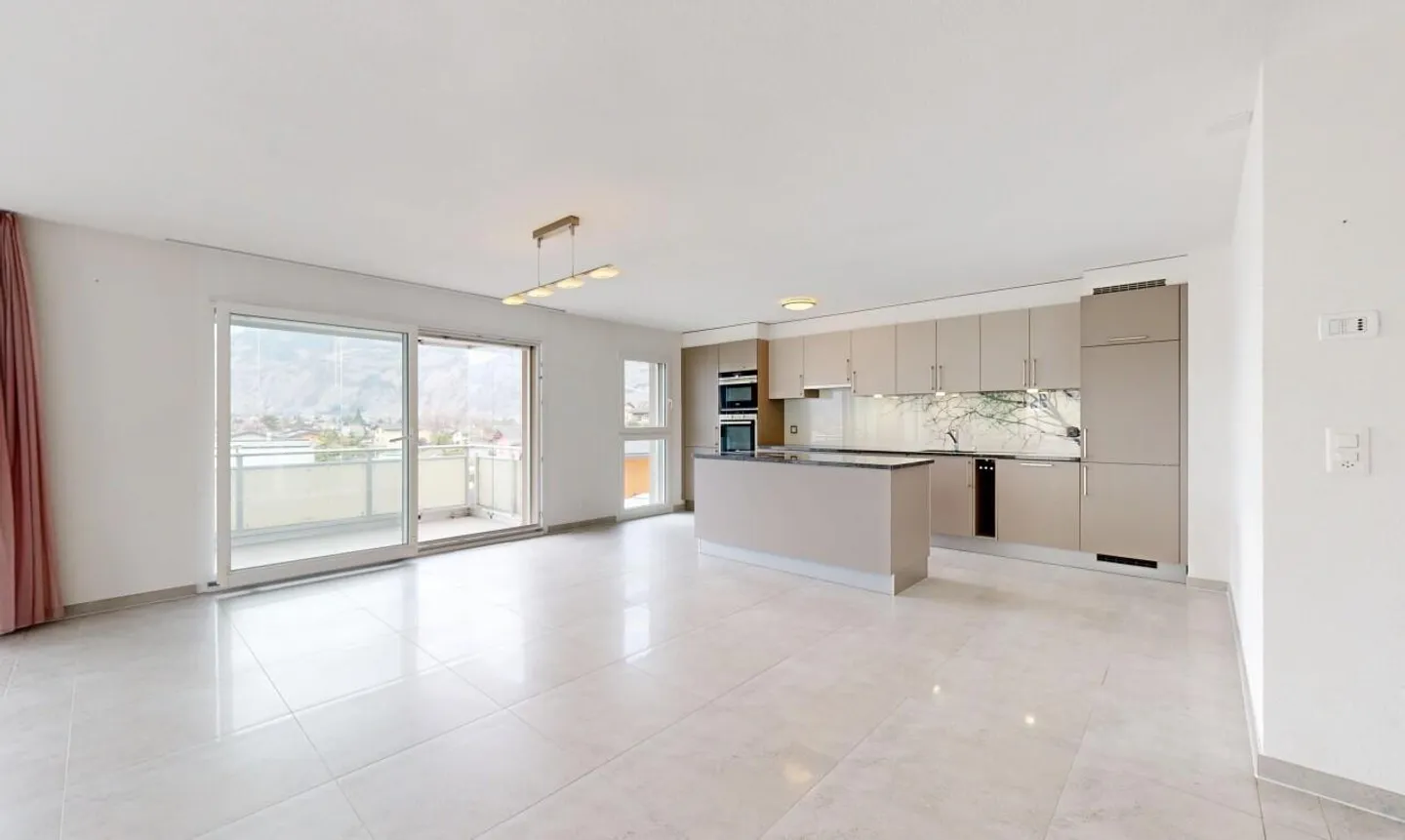 Modern Apartment with Mountain View - Photo 10 of 13