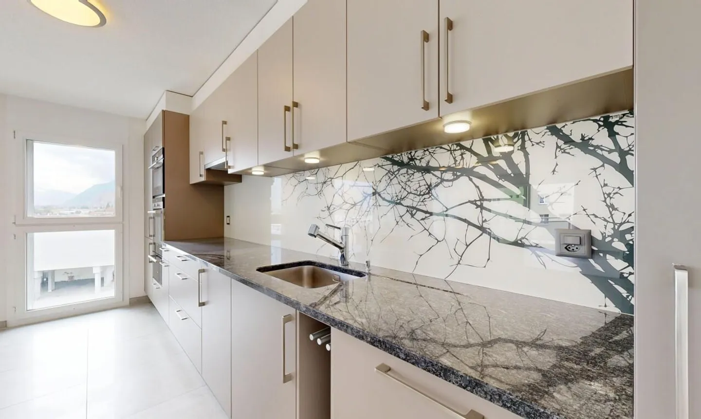 Modern Apartment with Mountain View - Photo 12 of 13