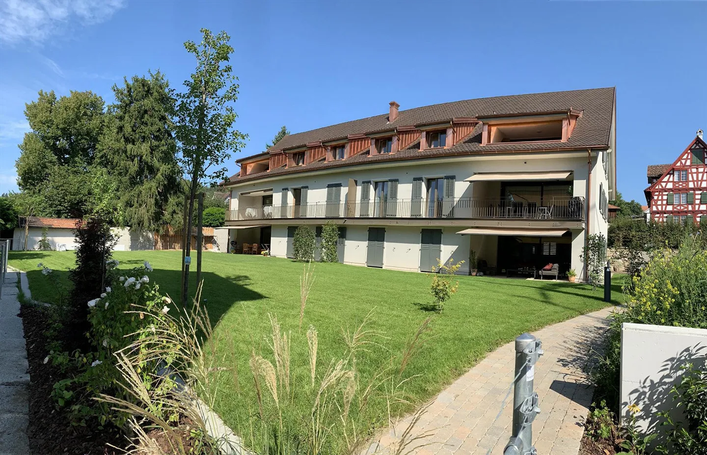 Appartement 4.5 pièces avec haut standard dans un ancien bâtiment - Photo 2 sur 19
