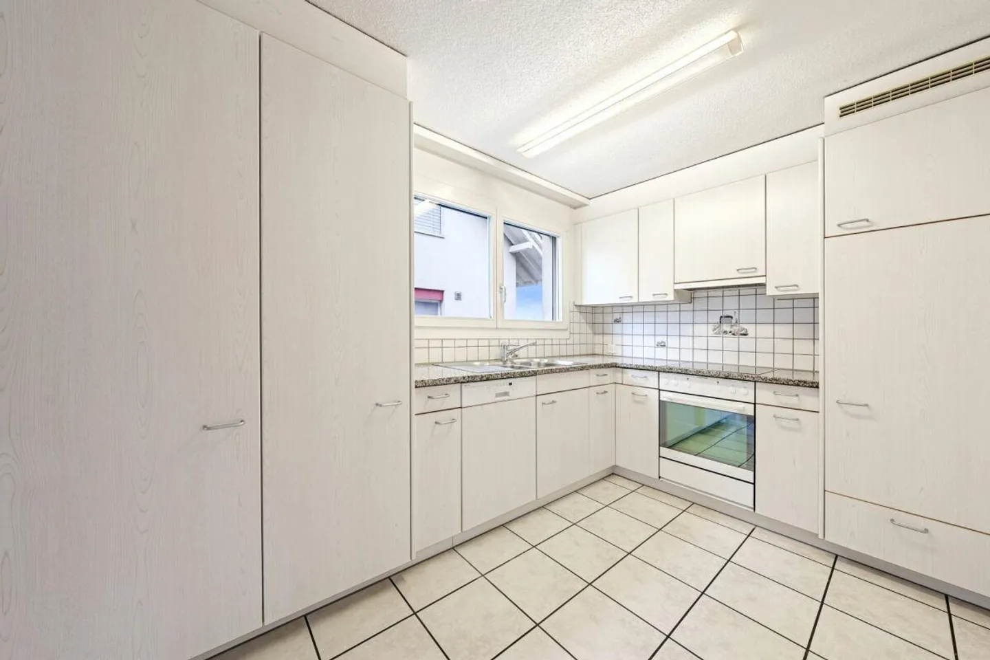 Maison semi-détachée de 5,5 pièces adaptée aux familles - Photo 5 sur 13