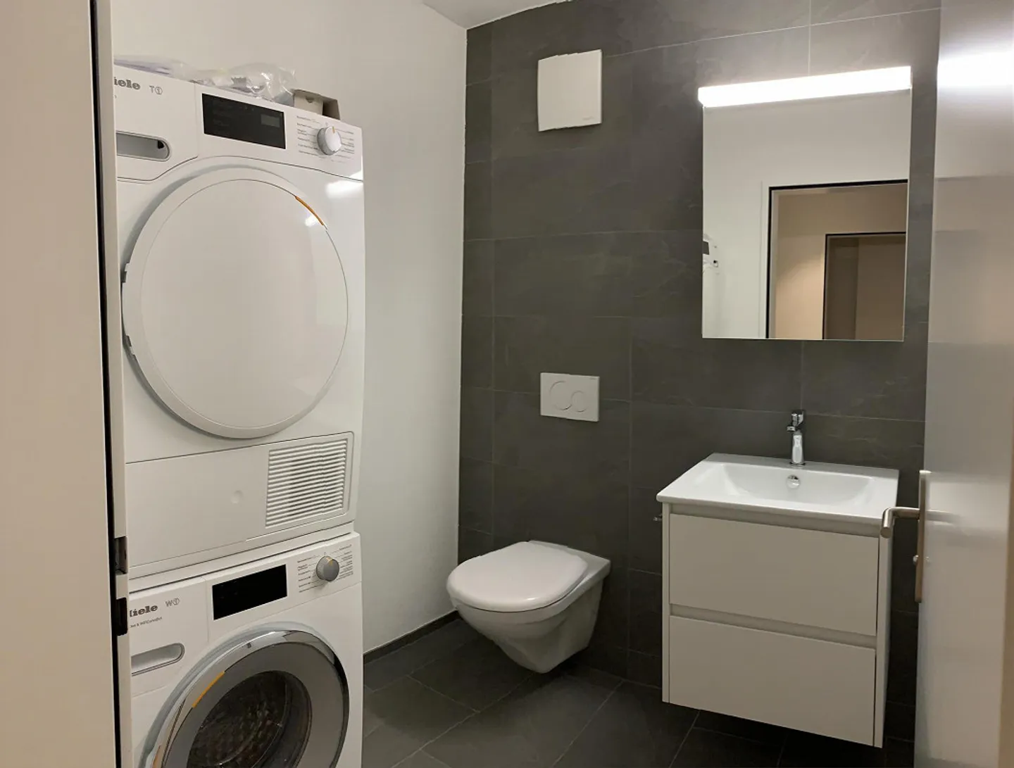 Appartement 4.5 pièces avec haut standard dans un ancien bâtiment - Photo 15 sur 19