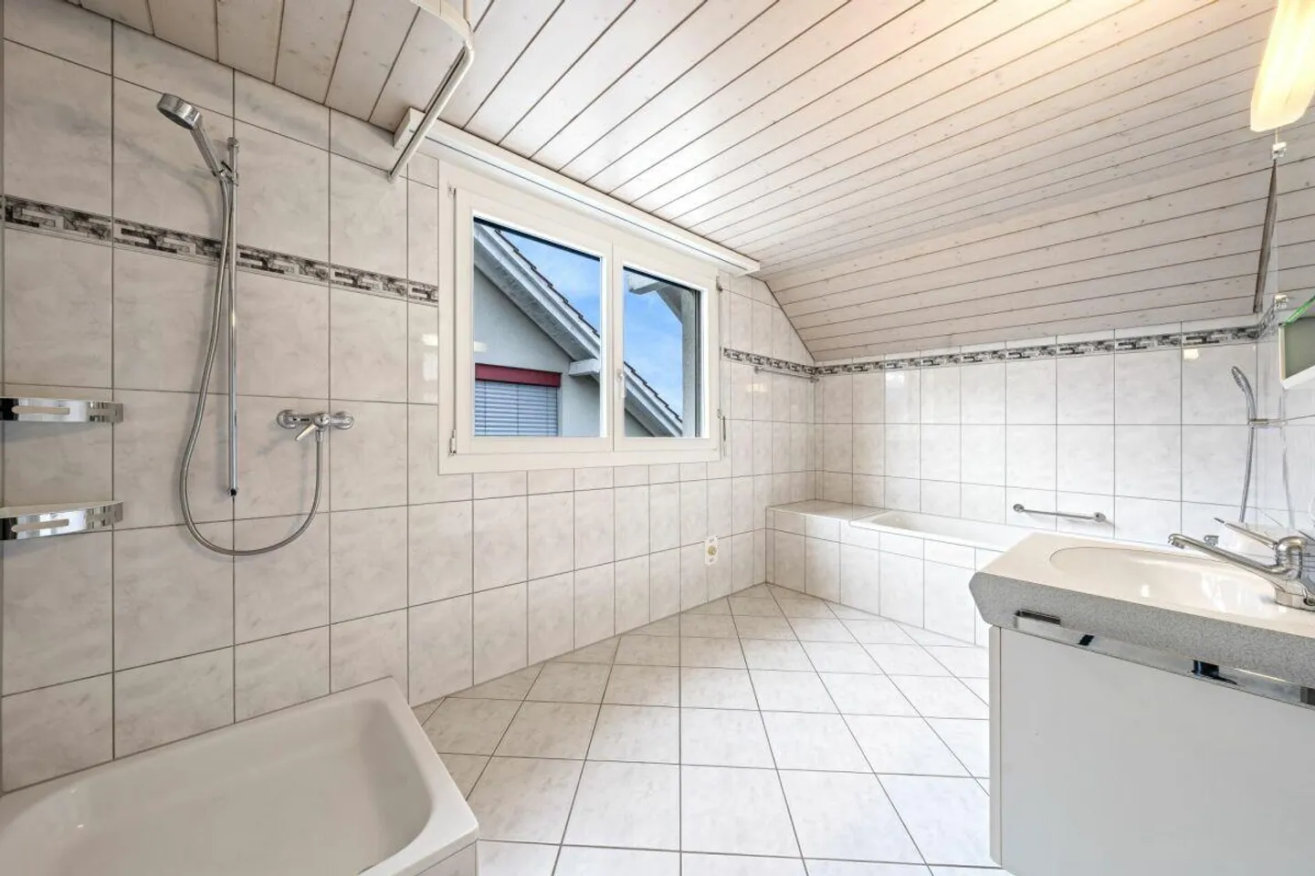 Maison semi-détachée de 5,5 pièces adaptée aux familles - Photo 10 sur 13