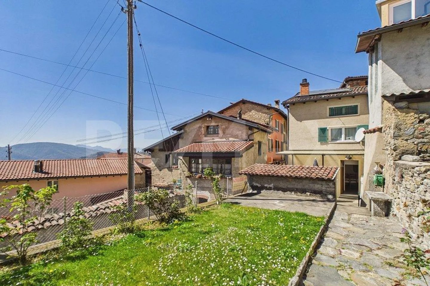 Renoviertes Tessiner Haus mit Garten und Erweiterungsmöglichkeit - Foto 1 von 13