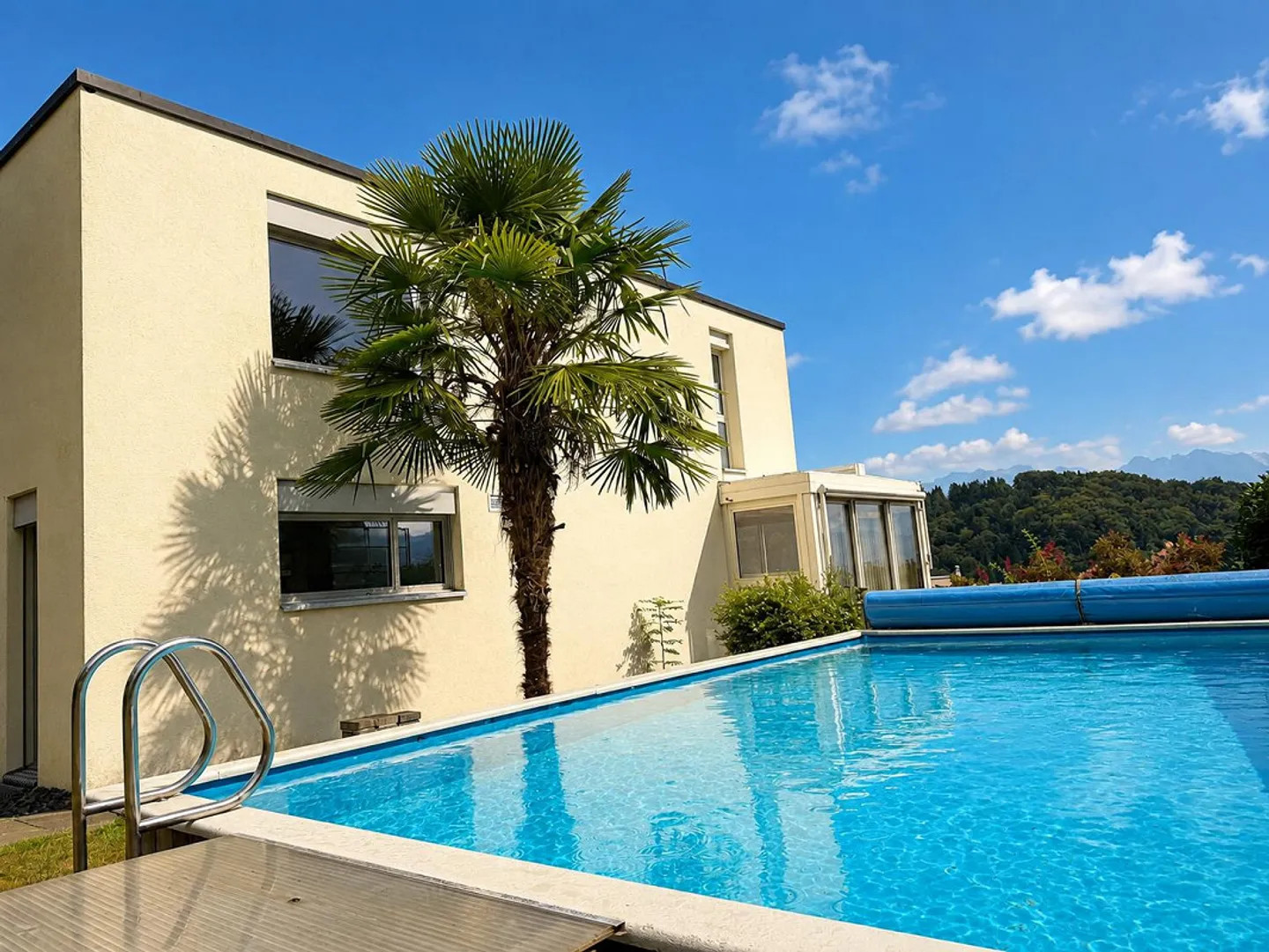 Maison individuelle de 5,5 pièces avec piscine et vue panoramique imprenable - Photo 1 sur 12