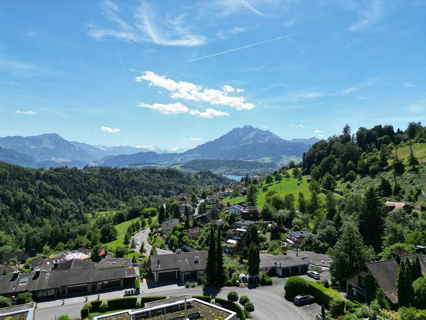 Maison individuelle de 5,5 pièces avec piscine et vue panoramique imprenable - Photo 2 sur 12