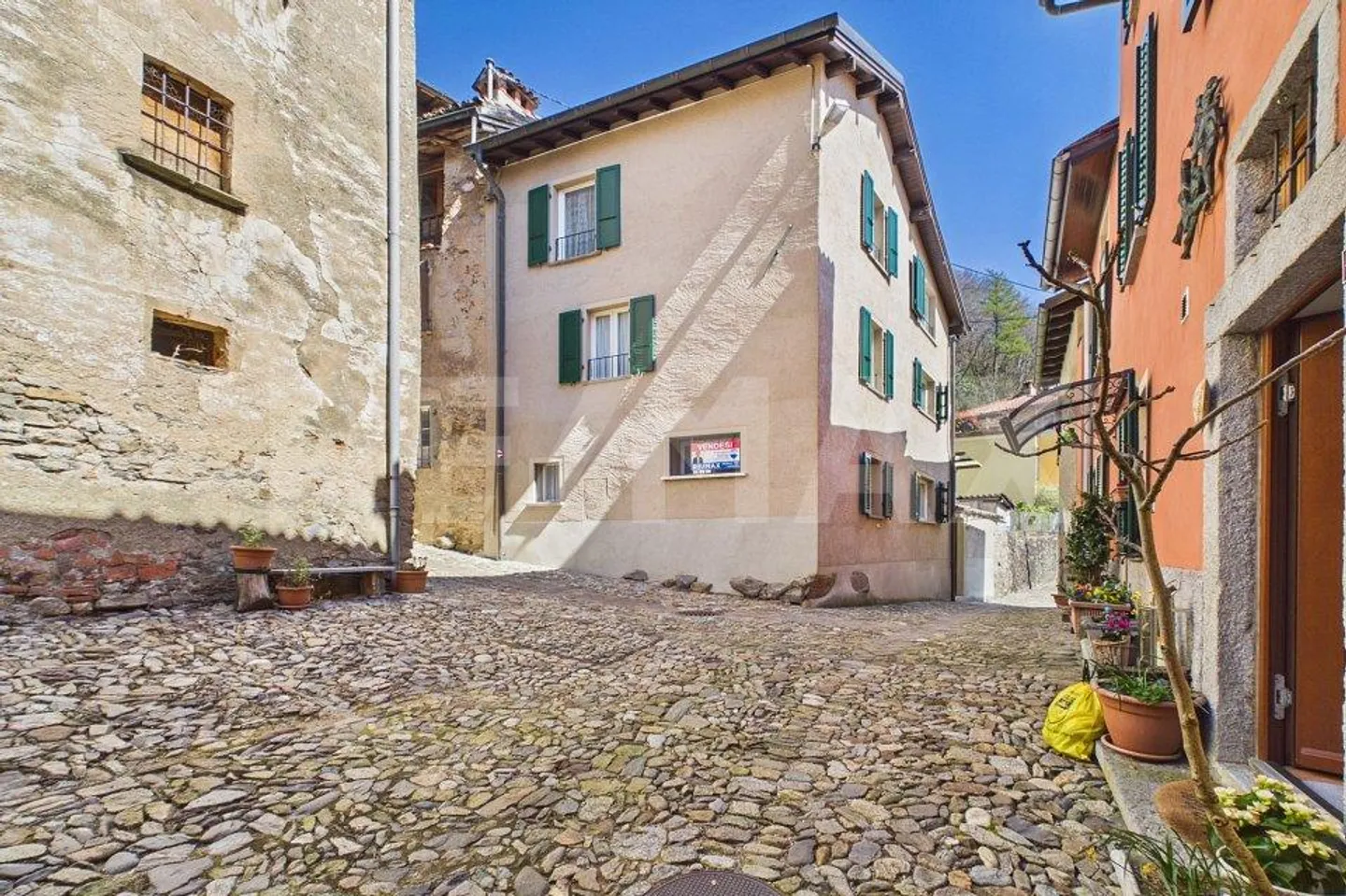 Renoviertes Tessiner Haus mit Garten und Erweiterungsmöglichkeit - Foto 3 von 13