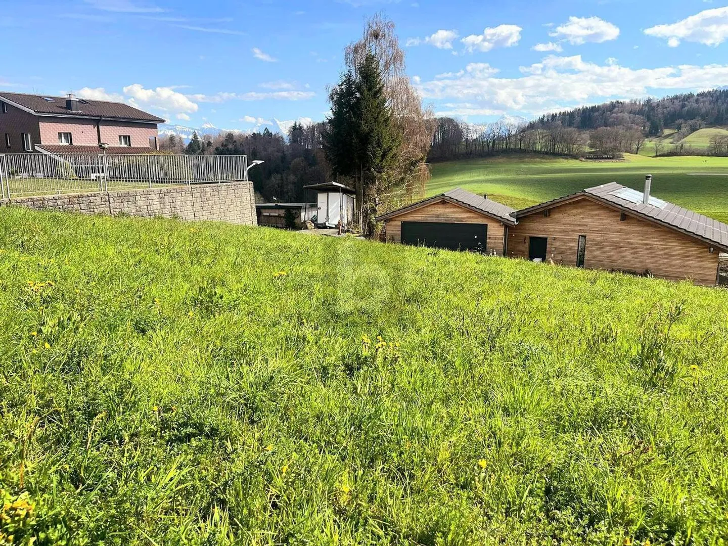 RUHIG, NATURUMGEBEN MIT WEITSICHT - Foto 1 di 5