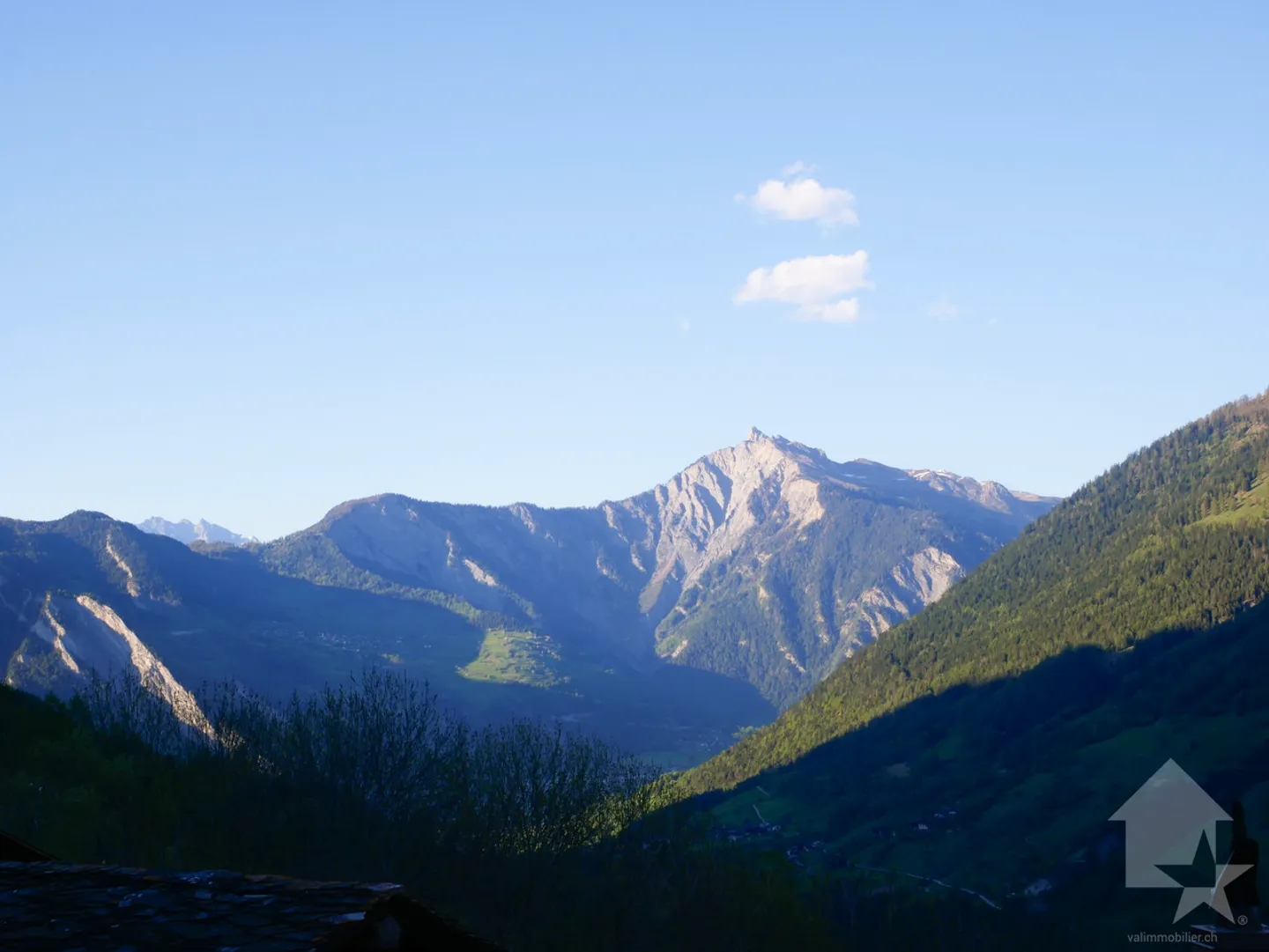 Chez-les-Reuses, Haus und angrenzende Scheune zu renovieren. Atemberaubende Aussicht. - Foto 1 von 13