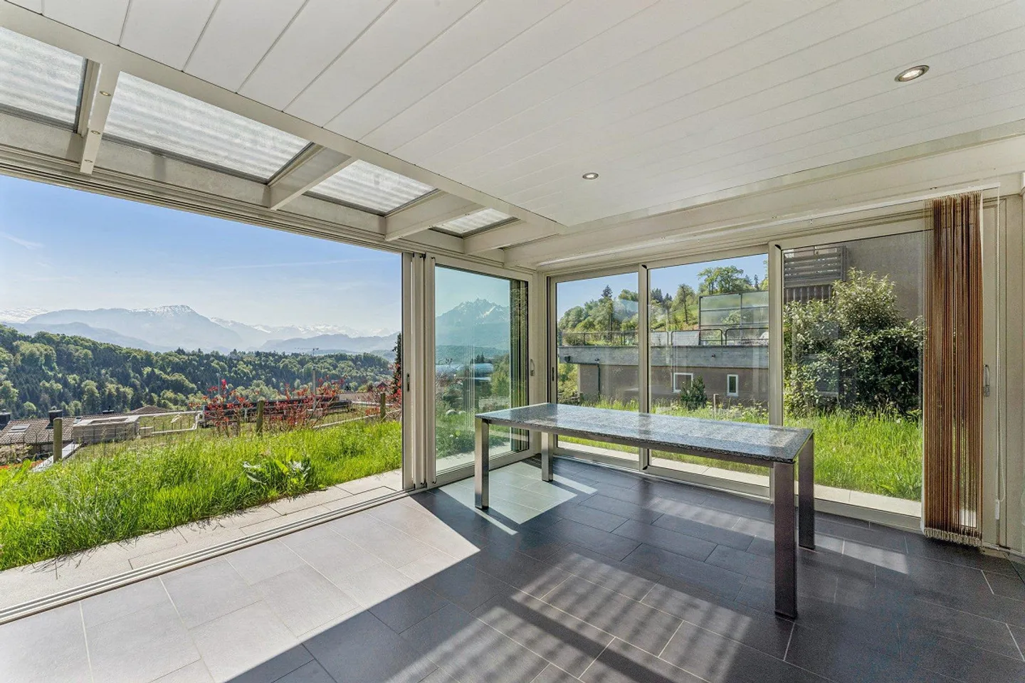 Maison individuelle de 5,5 pièces avec piscine et vue panoramique imprenable - Photo 7 sur 12
