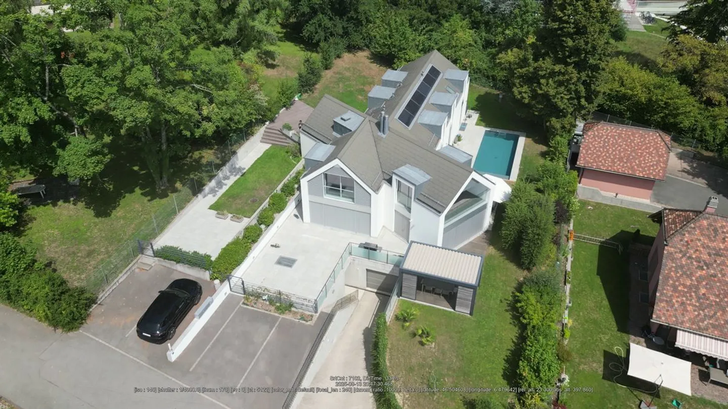 Attico con 4,5 stanze + ufficio, giardino, terrazze - Foto 1 di 13