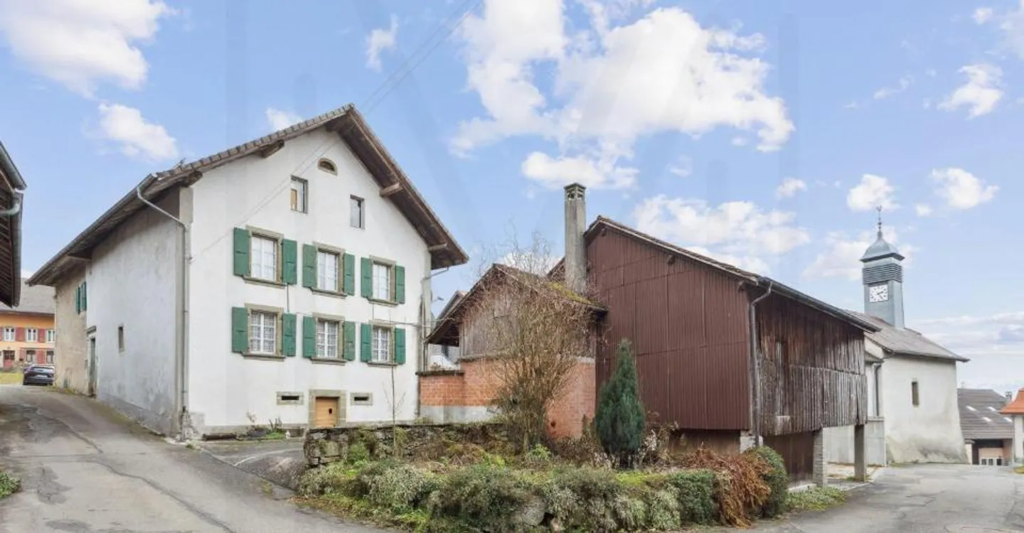 Eigentum, das aus drei vollständig zu renovierenden Gebäuden besteht, die sich über zwei Grundstücke mit insgesamt 534 m² erstrecken und ein erhebliches Umwandlungspotenzial bieten. - Foto 1 von 3