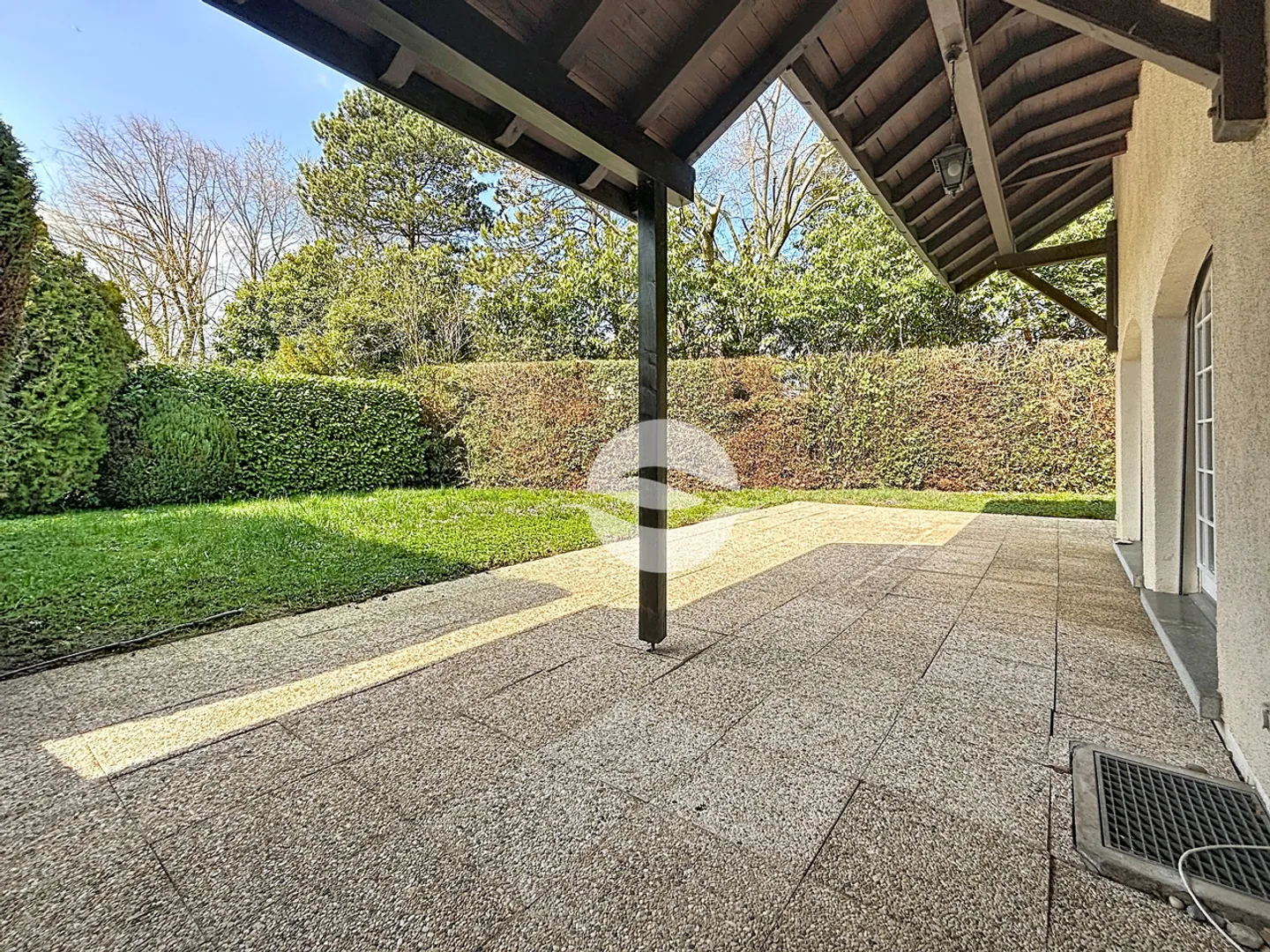 Villa de Luxe au Bord du Lac - Photo 16 sur 17