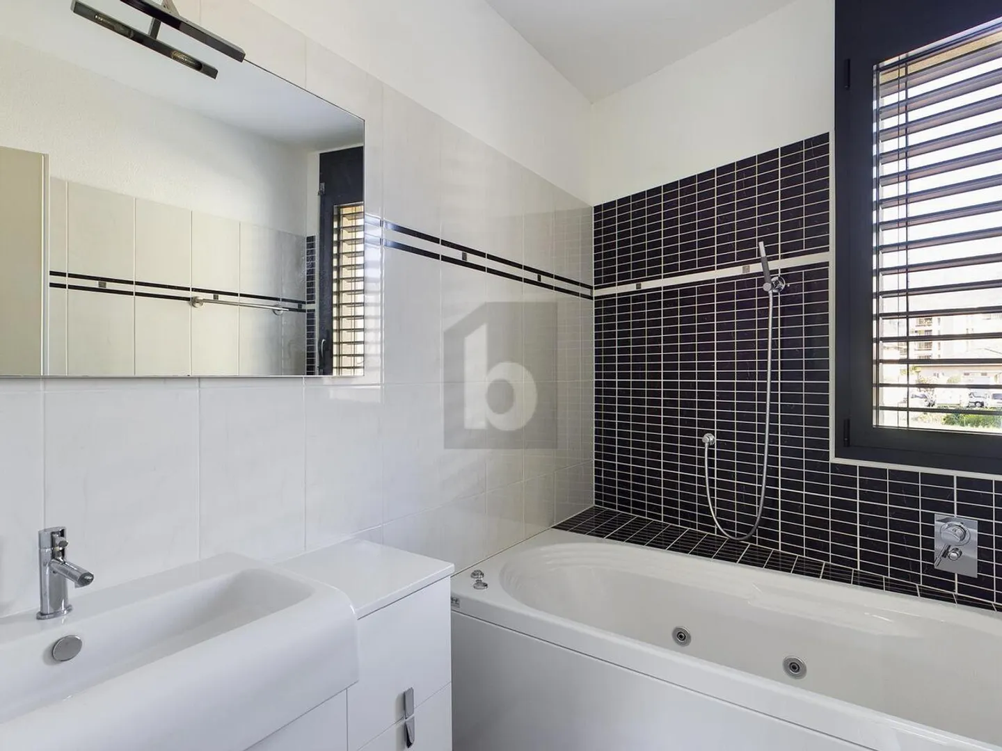 HELL UND RENOVIERT - Foto 4 von 6