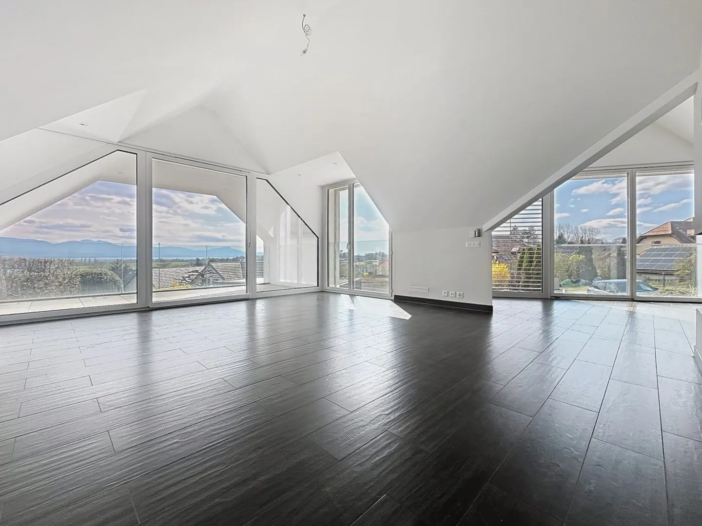 Attico con 4,5 stanze + ufficio, giardino, terrazze - Foto 5 di 13