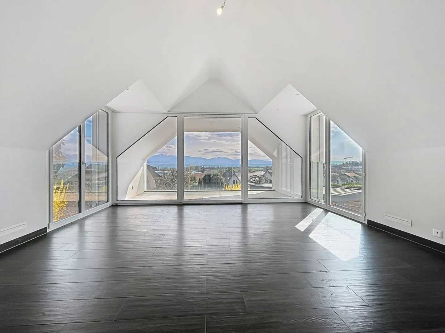 Attico con 4,5 stanze + ufficio, giardino, terrazze - Foto 6 di 13