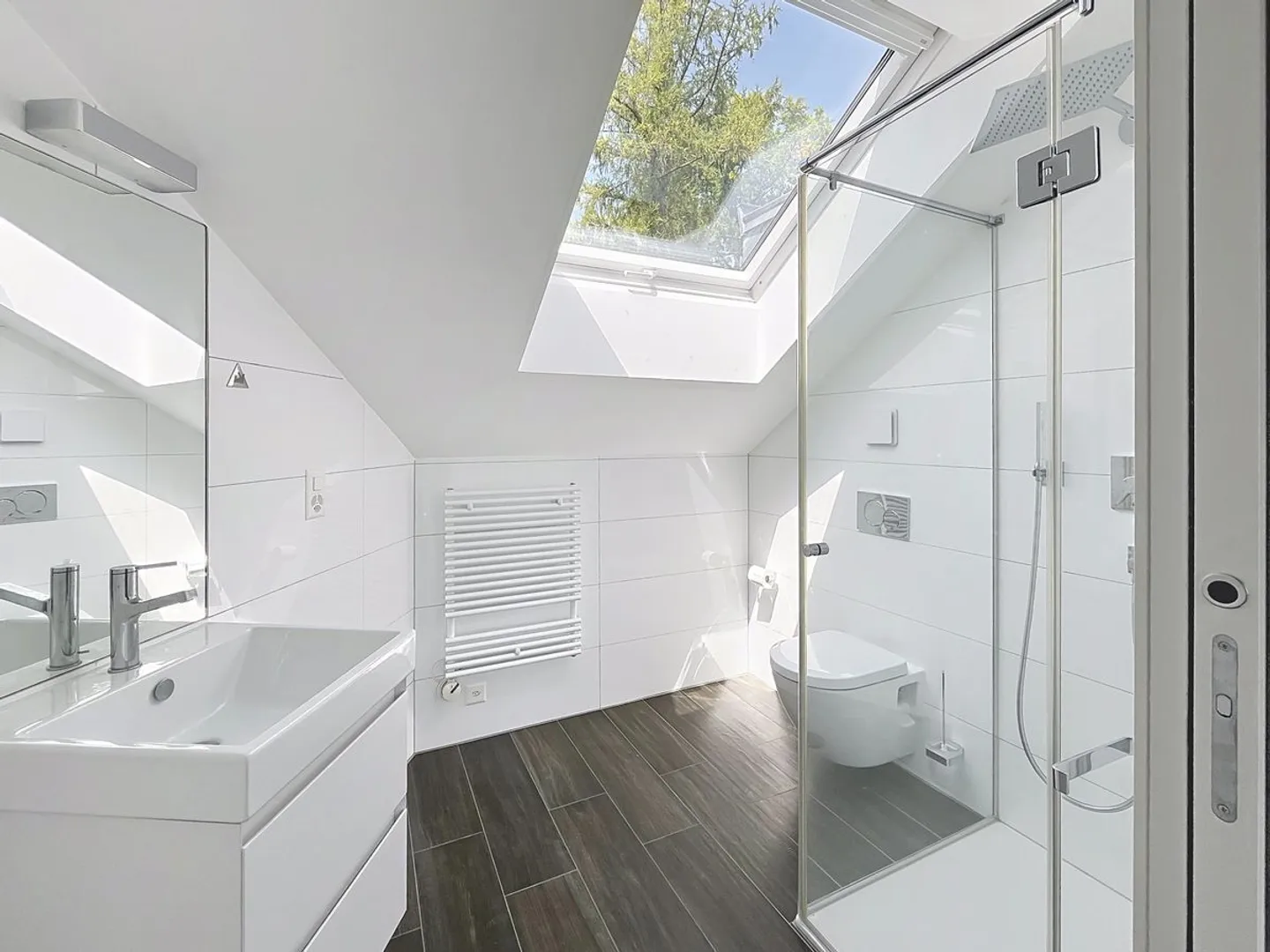 Attico con 4,5 stanze + ufficio, giardino, terrazze - Foto 12 di 13