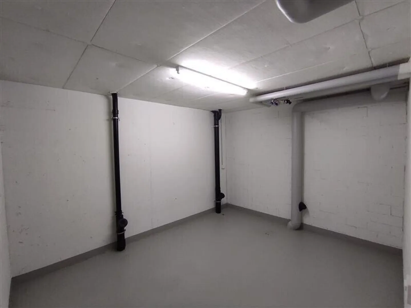 Property for rent - Photo 2 of 3