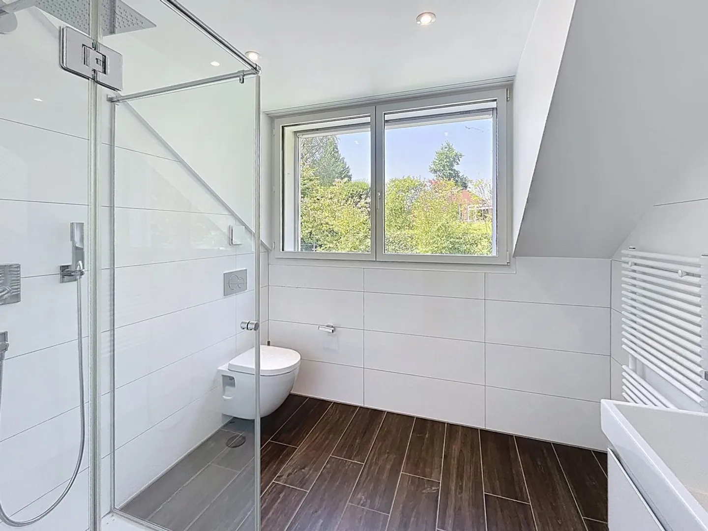 Attico con 4,5 stanze + ufficio, giardino, terrazze - Foto 13 di 13