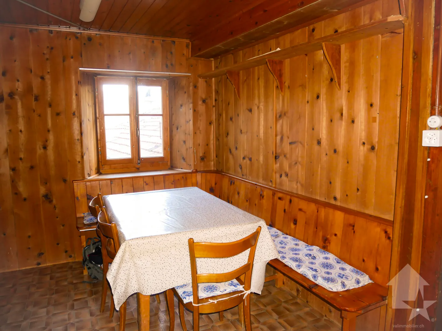 Chez-les-Reuses, Haus und angrenzende Scheune zu renovieren. Atemberaubende Aussicht. - Foto 3 von 13