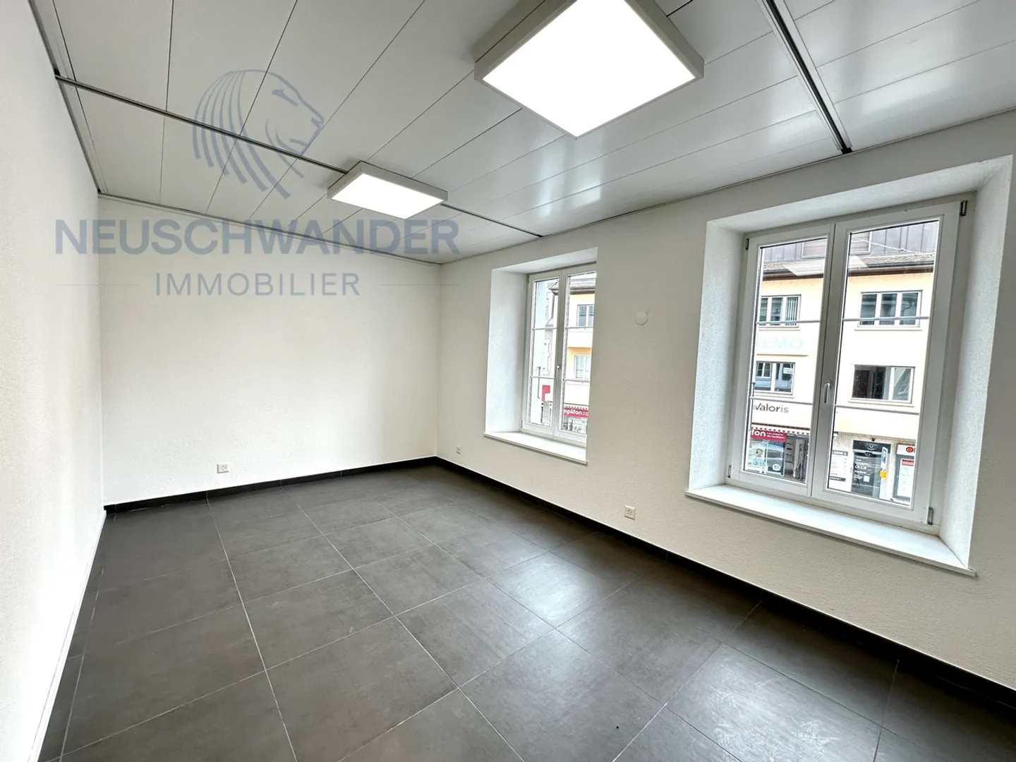 Office space for rent - Photo 1 of 7