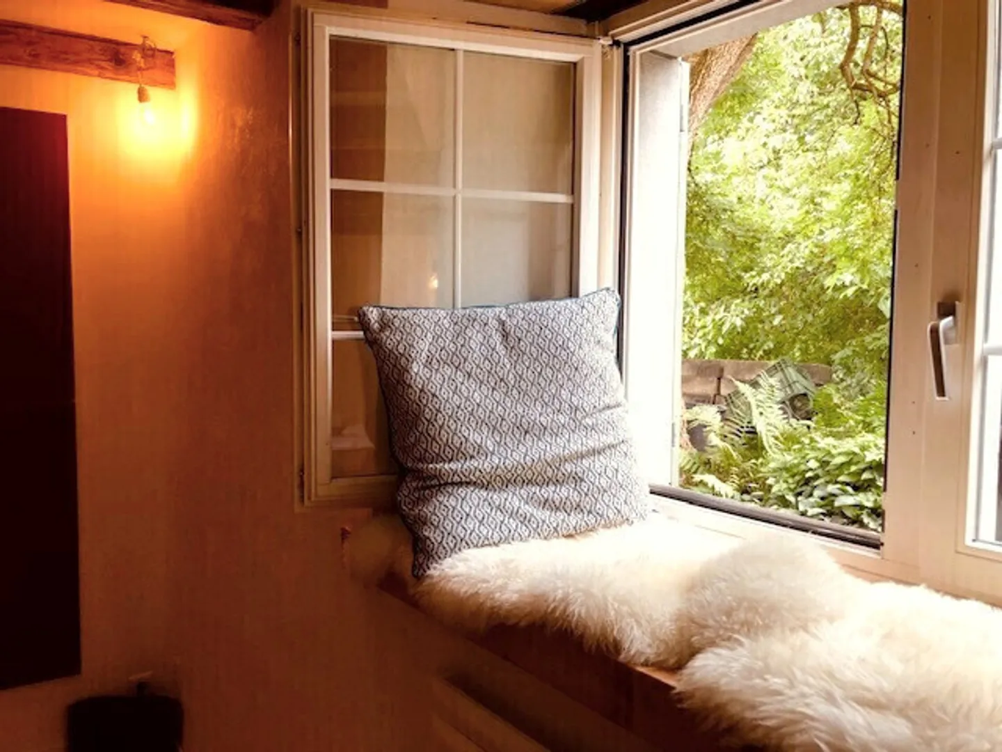 Charming Renovated Studio - Photo 7 of 9