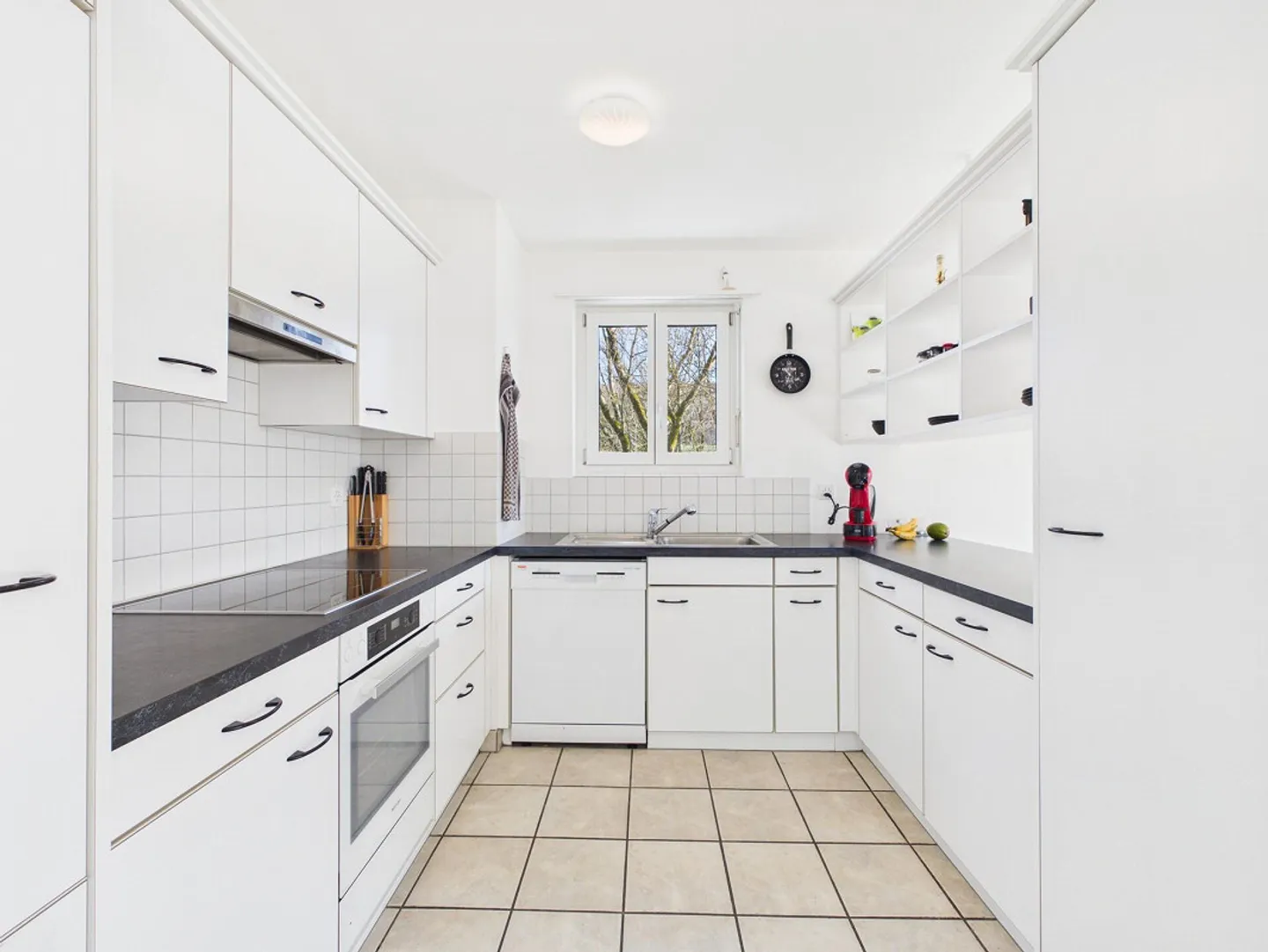 Sun-drenched oasis in idyllic location with unobstructed view - Photo 3 of 8