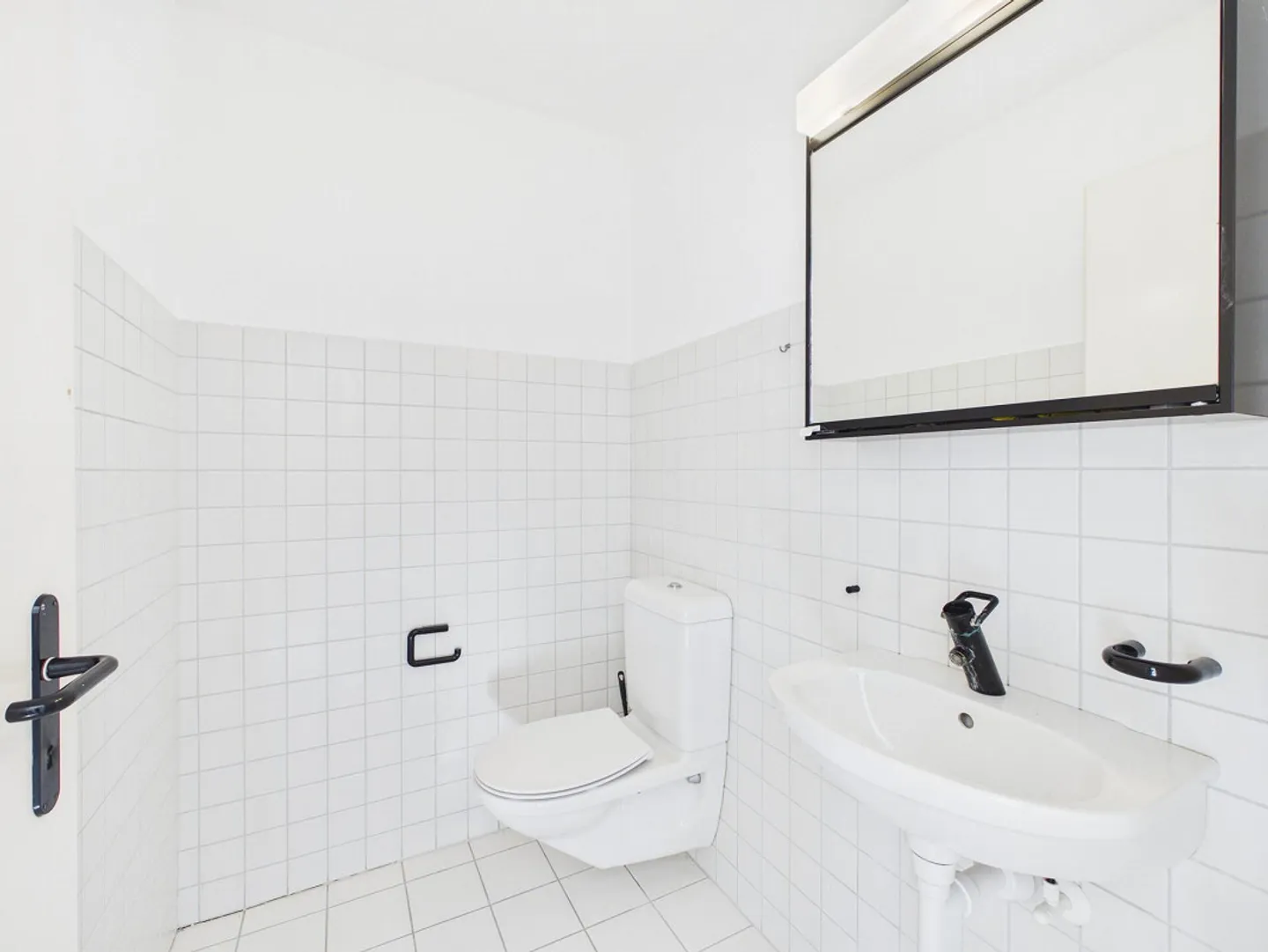 Sun-drenched oasis in idyllic location with unobstructed view - Photo 7 of 8