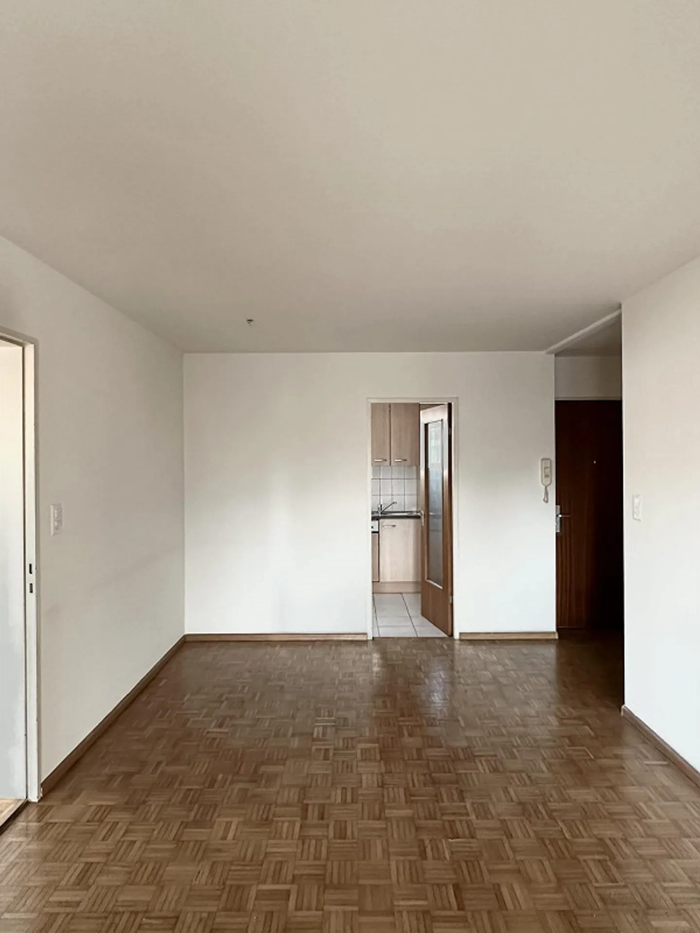 Luminoso appartamento di 3,5 stanze con grande terrazza - Foto 4 di 8