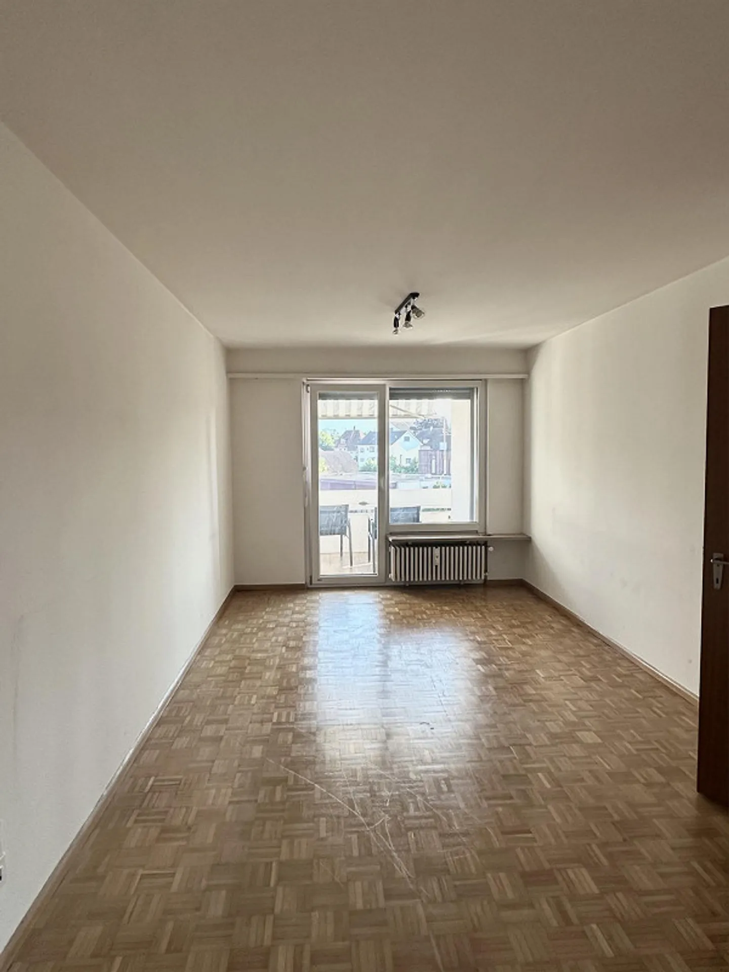 Luminoso appartamento di 3,5 stanze con grande terrazza - Foto 5 di 8