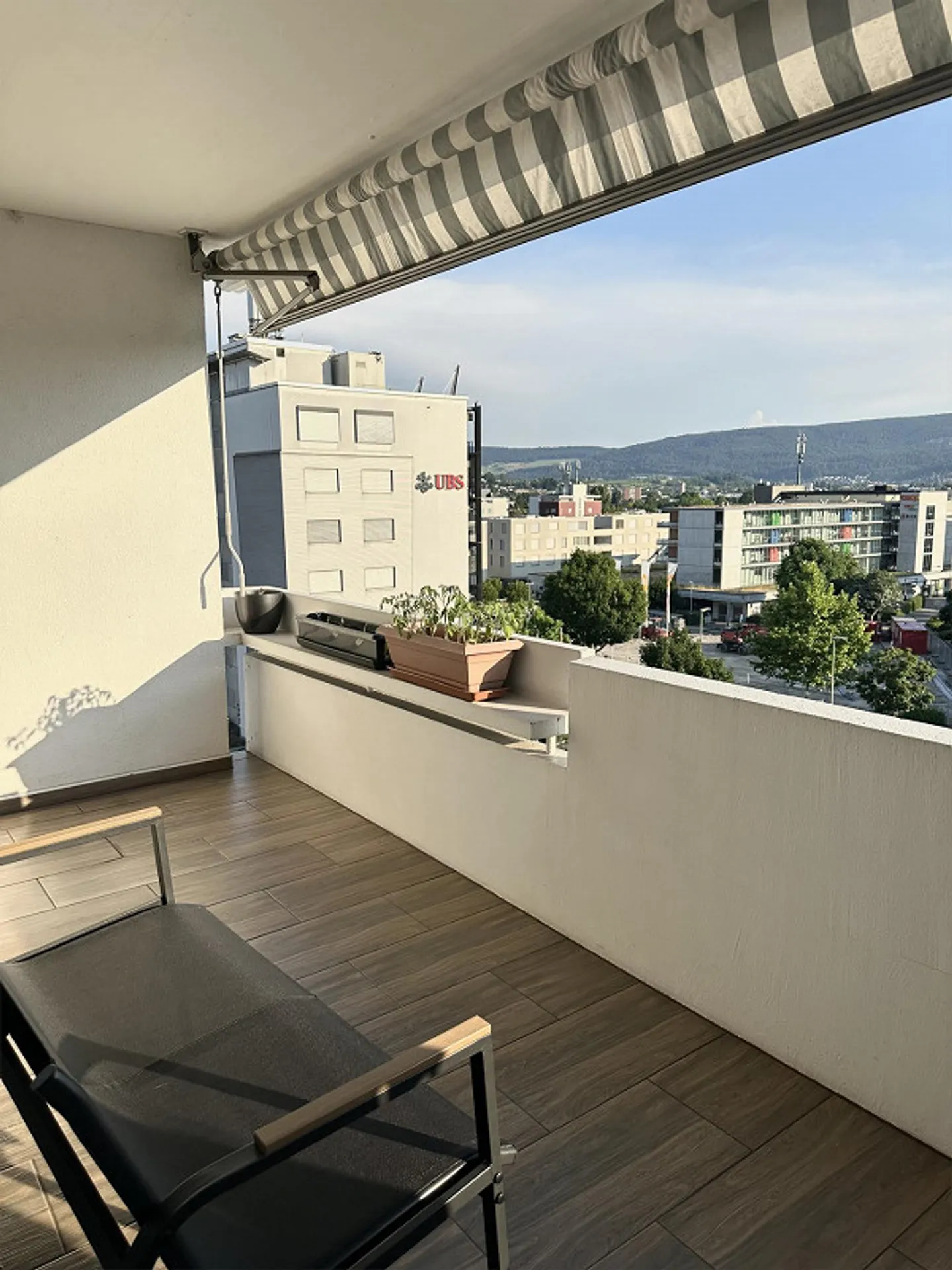 Luminoso appartamento di 3,5 stanze con grande terrazza - Foto 1 di 8