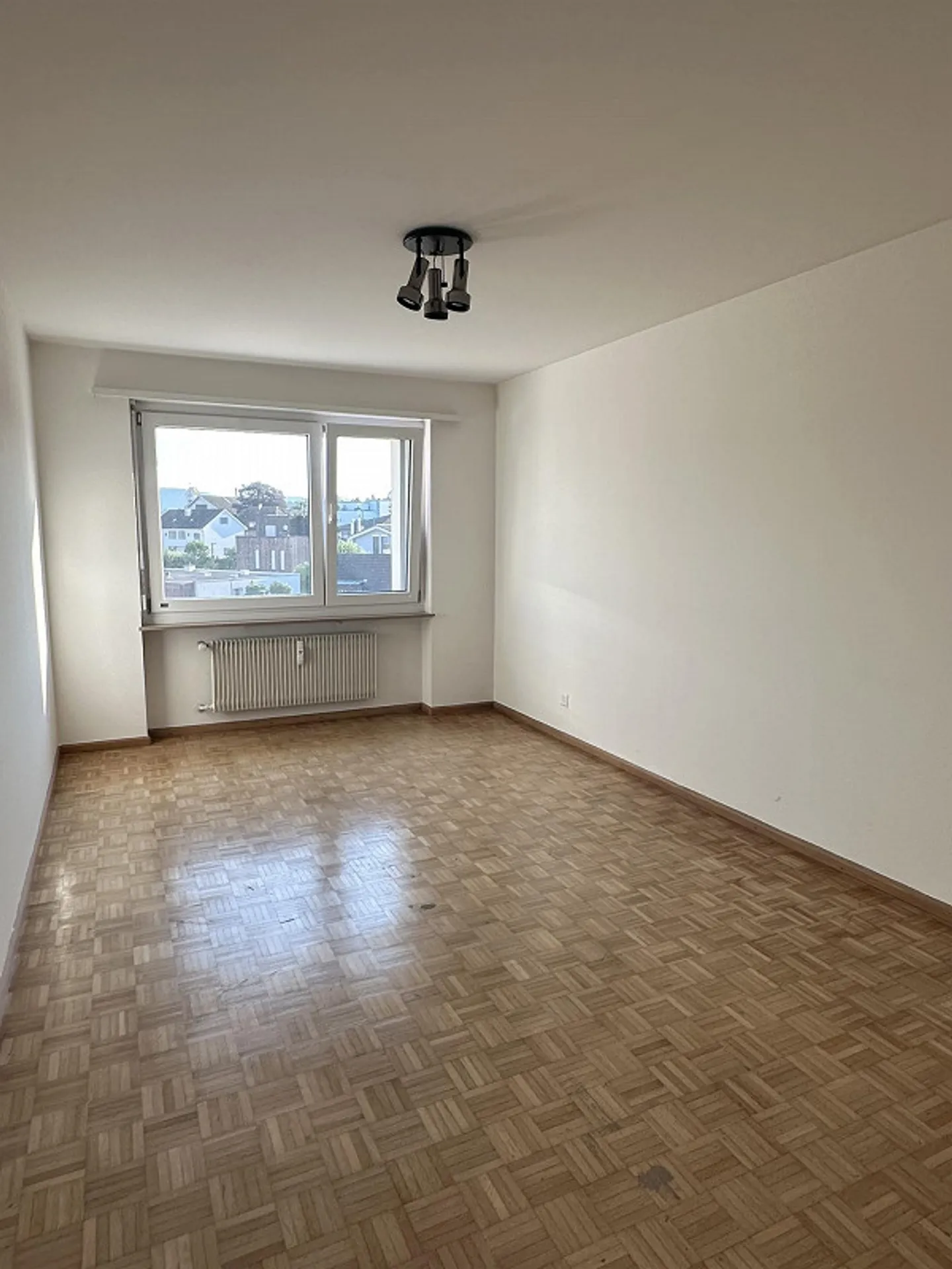 Luminoso appartamento di 3,5 stanze con grande terrazza - Foto 2 di 8