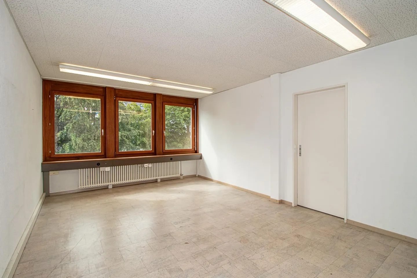 Zentrale Büroräumlichkeiten/Praxisraum im 1. Obergeschoss - Foto 2 von 6