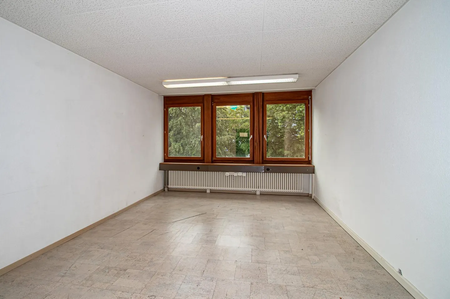 Zentrale Büroräumlichkeiten/Praxisraum im 1. Obergeschoss - Foto 3 von 6
