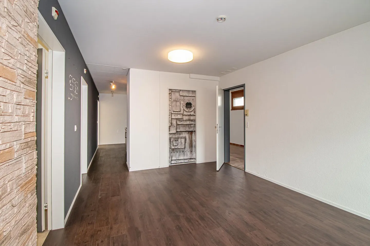 Zentrale Büroräumlichkeiten/Praxisraum im 1. Obergeschoss - Foto 6 von 6