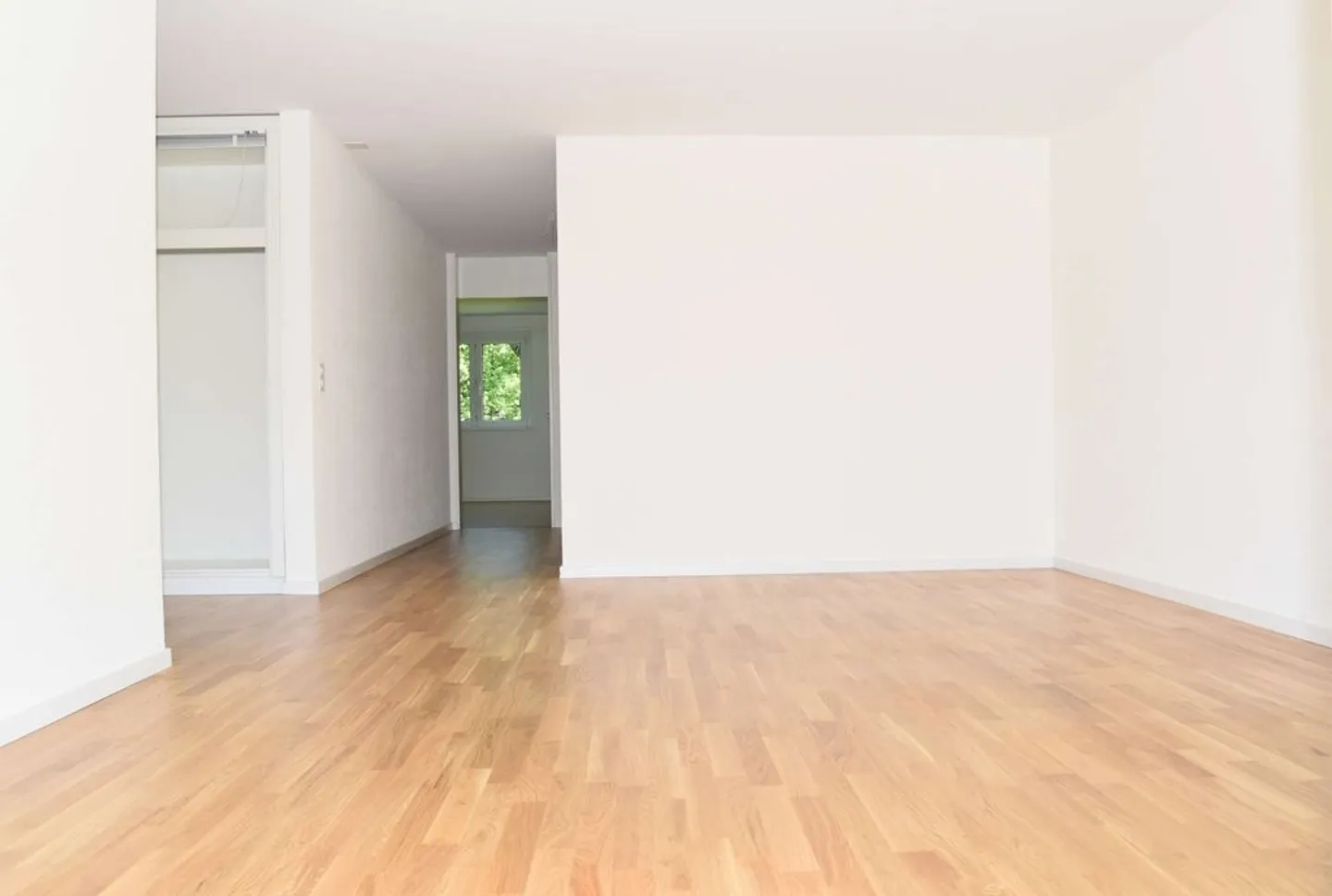 Appartamento spazioso in un quartiere tranquillo e verdeggiante - Foto 3 di 12