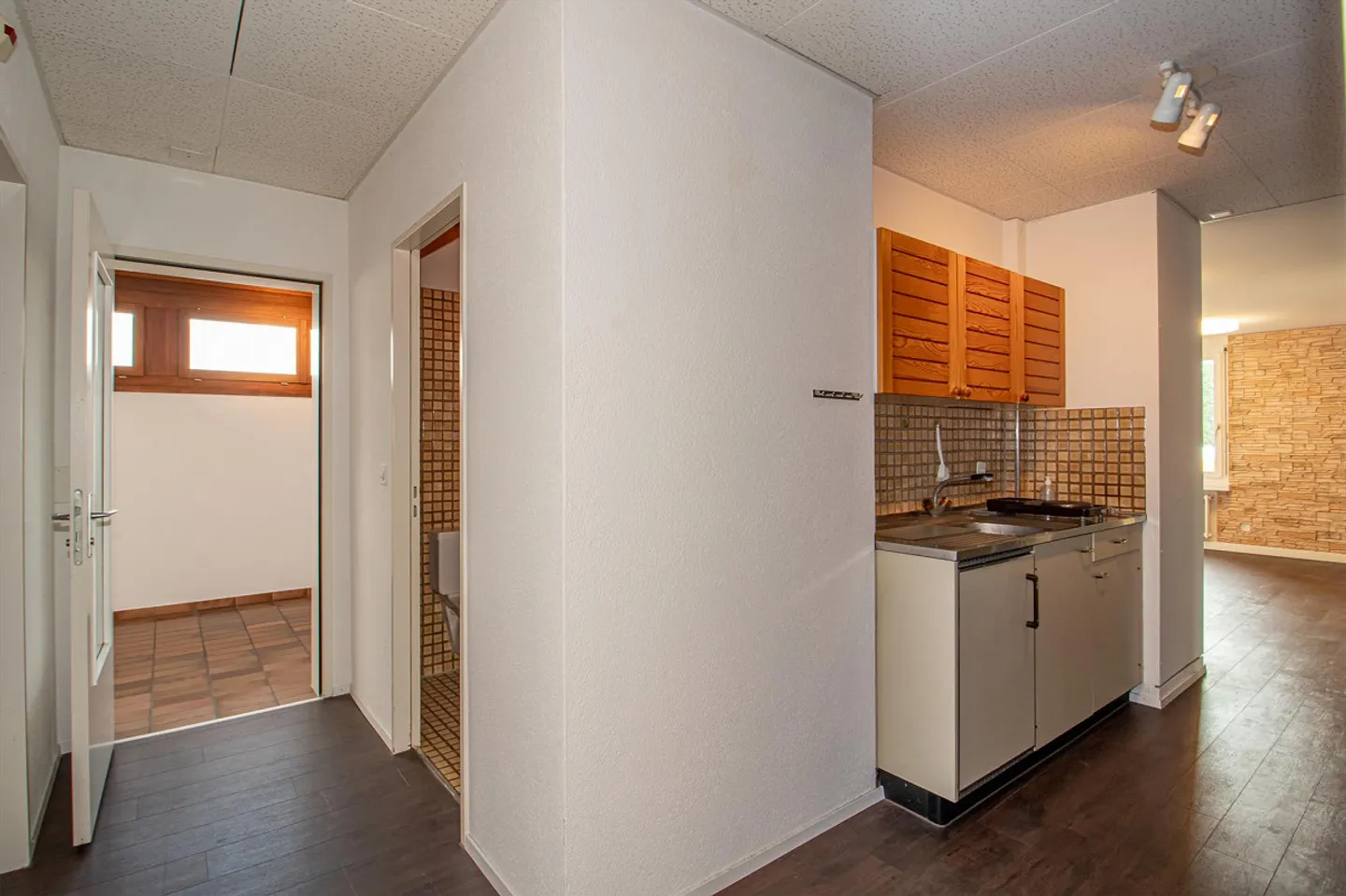 Zentrale Büroräumlichkeiten/Praxisraum im 1. Obergeschoss - Foto 4 von 6