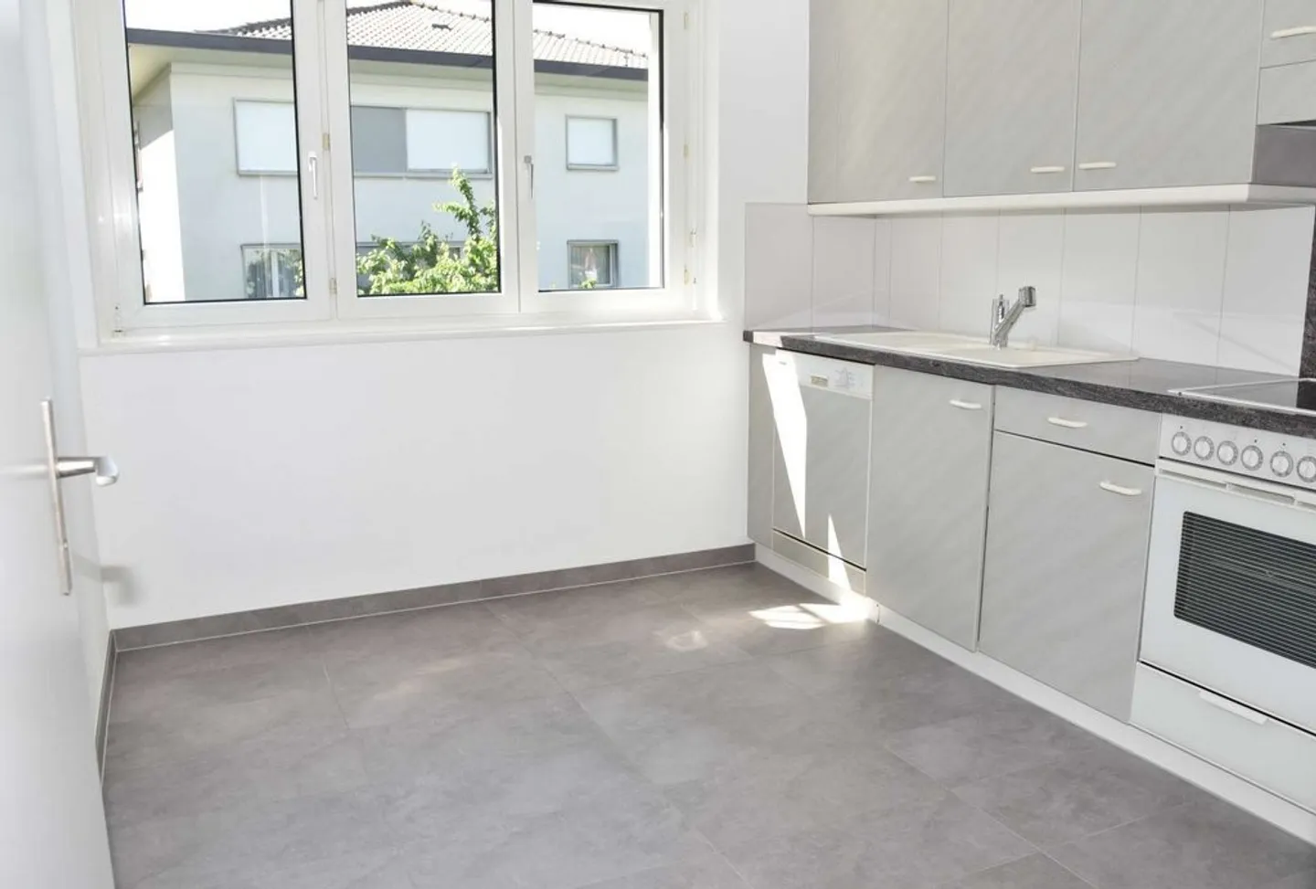 Appartamento spazioso in un quartiere tranquillo e verdeggiante - Foto 7 di 12