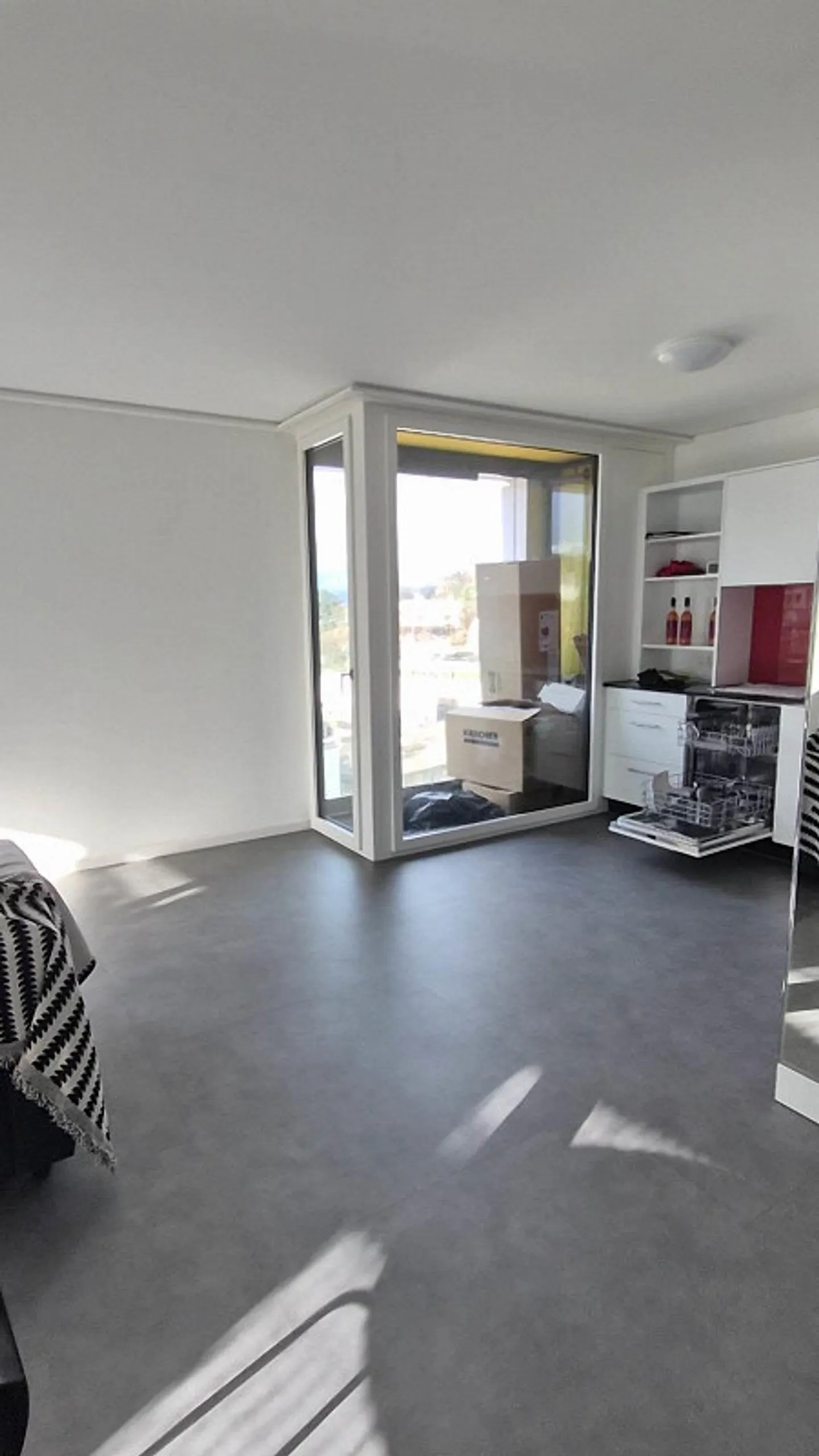 Appartement moderne de 3,5 pièces à Zürich Oerlikon avec balcon - Photo 3 sur 4